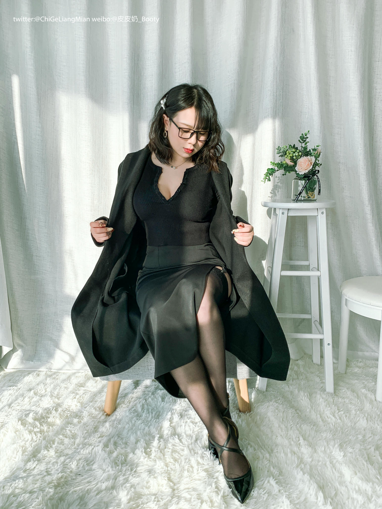 皮皮奶可可爱了啦 NO.011 黑色高岭ol自拍全部图加动图视频版 [148P1V-965MB]_第1集