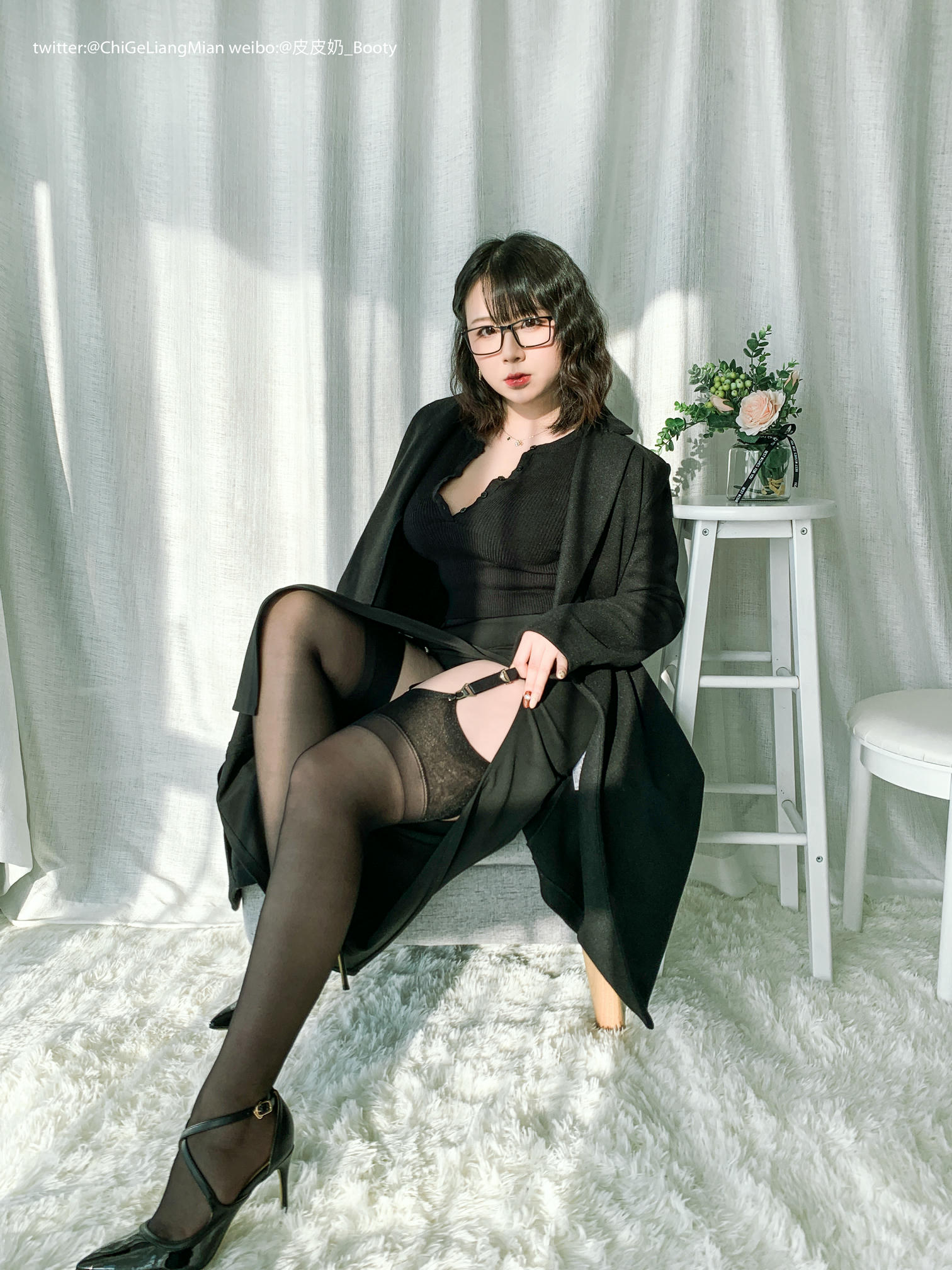 皮皮奶可可爱了啦 NO.011 黑色高岭ol自拍全部图加动图视频版 [148P1V-965MB]_第1集