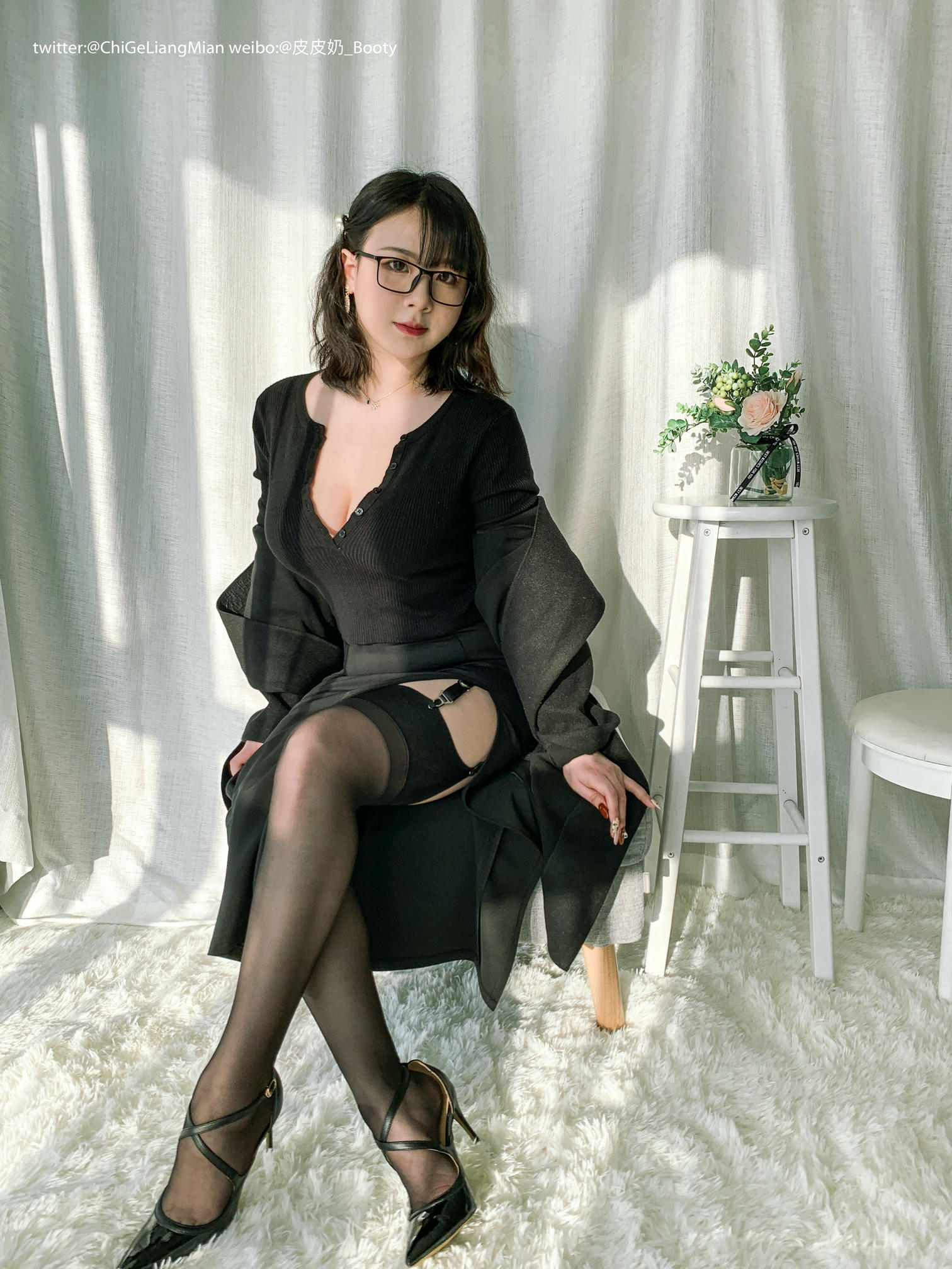 皮皮奶可可爱了啦 NO.011 黑色高岭ol自拍全部图加动图视频版 [148P1V-965MB]_第1集