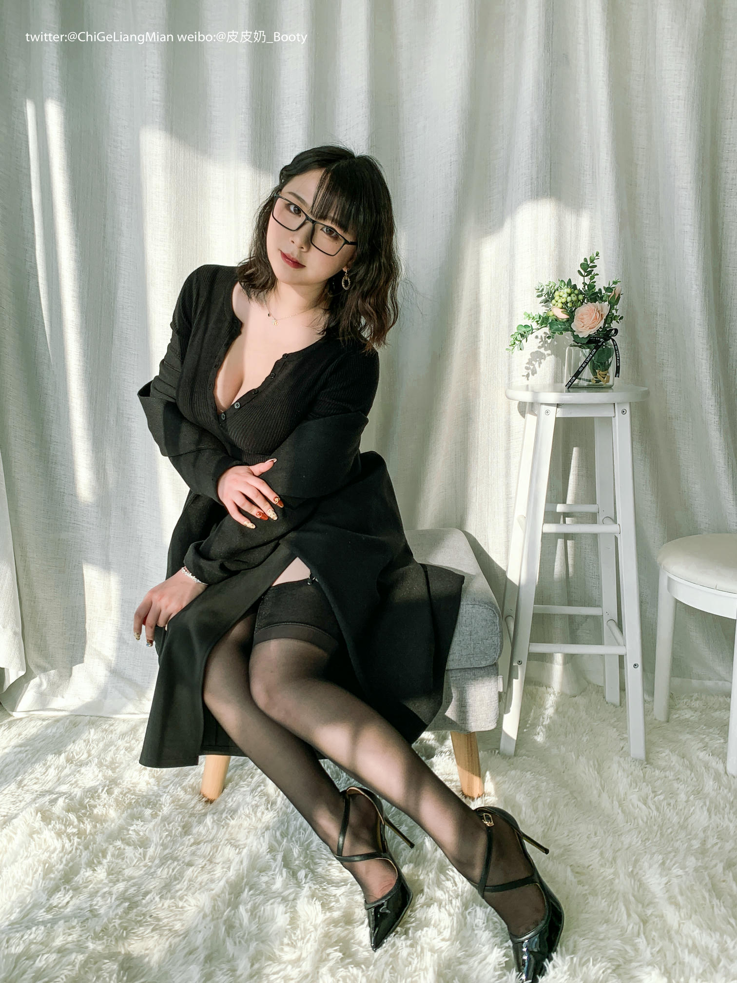 皮皮奶可可爱了啦 NO.011 黑色高岭ol自拍全部图加动图视频版 [148P1V-965MB]_第1集