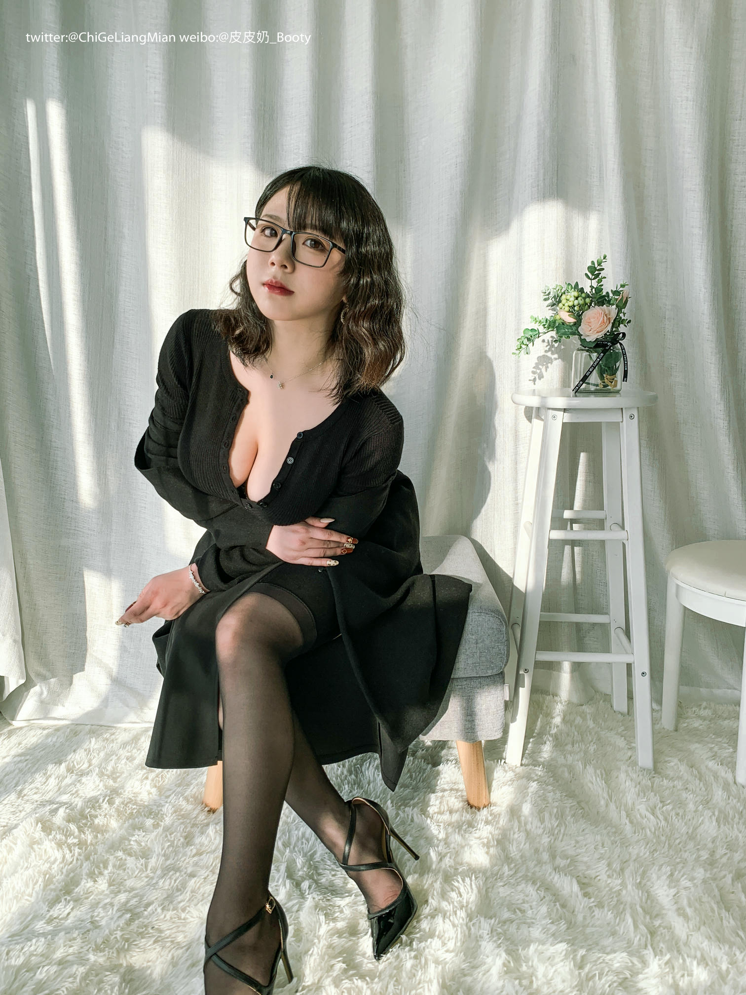 皮皮奶可可爱了啦 NO.011 黑色高岭ol自拍全部图加动图视频版 [148P1V-965MB]_第1集