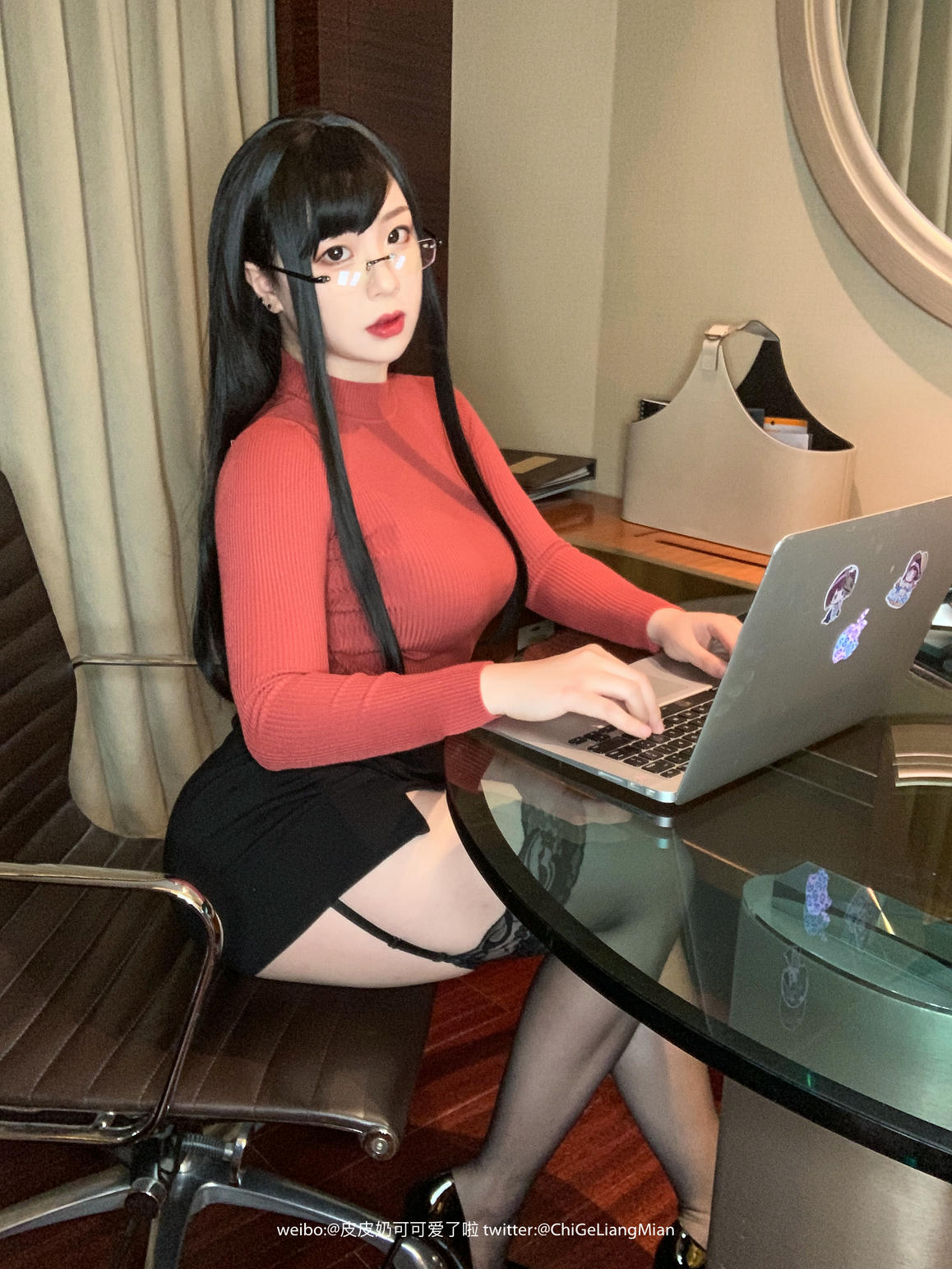 皮皮奶可可爱了啦 NO.012 红色OL [70P3V-381MB]_第1集