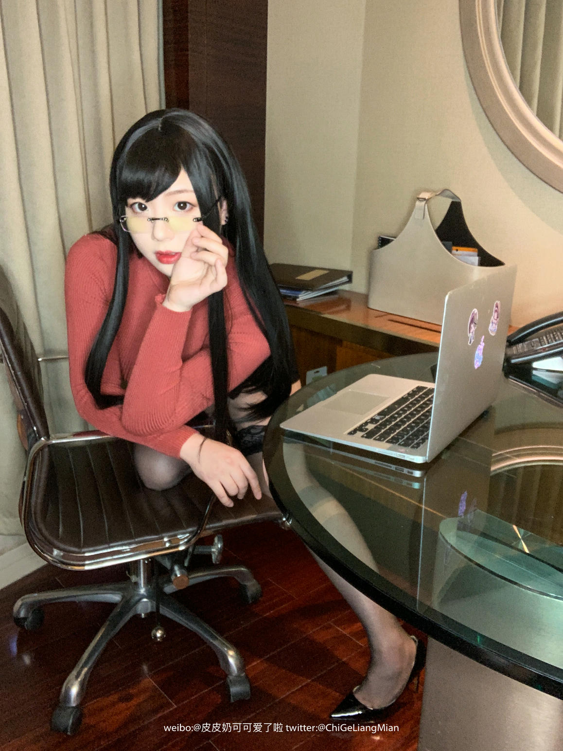 皮皮奶可可爱了啦 NO.012 红色OL [70P3V-381MB]_第1集