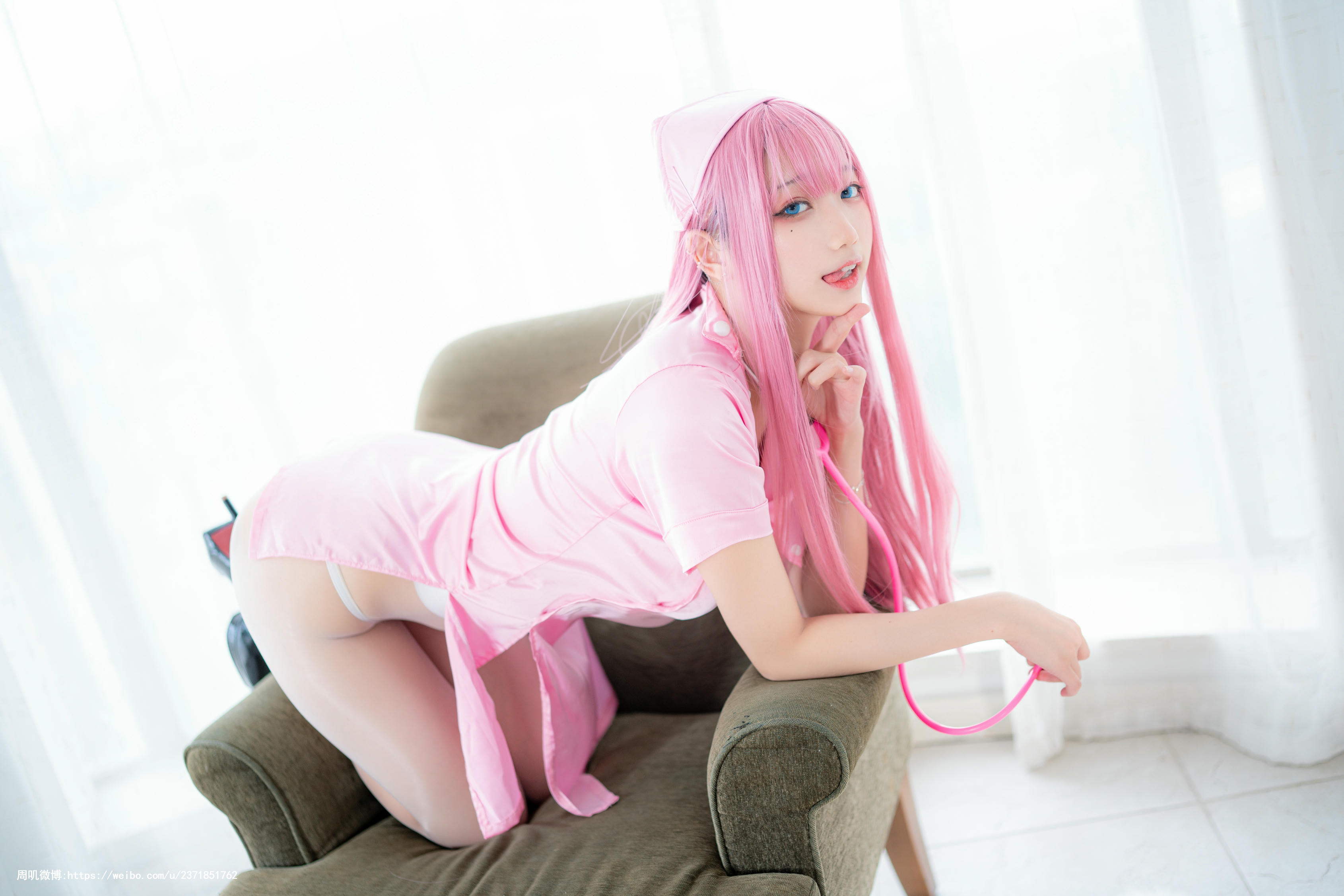 皮皮奶可可爱了啦 NO.034 &周叽是可爱兔兔 粉蓝护士 [77P8V-709MB]_第2集