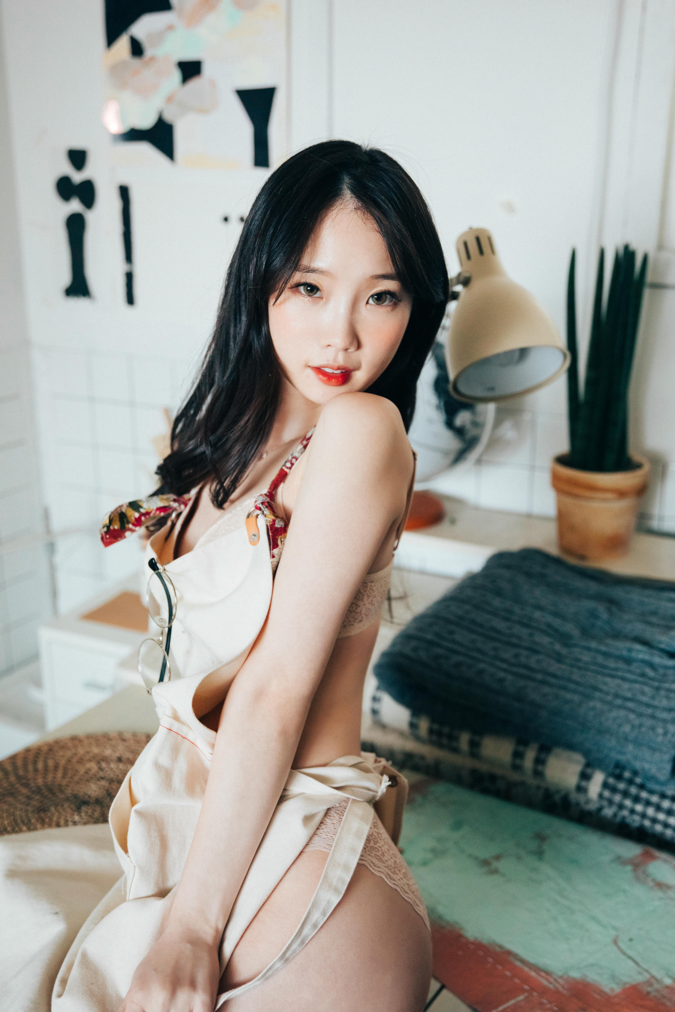 韩国清纯美女-Pureding (퓨딩) NO.001 Loozy Assistant [64P-1.07GB]_第1集