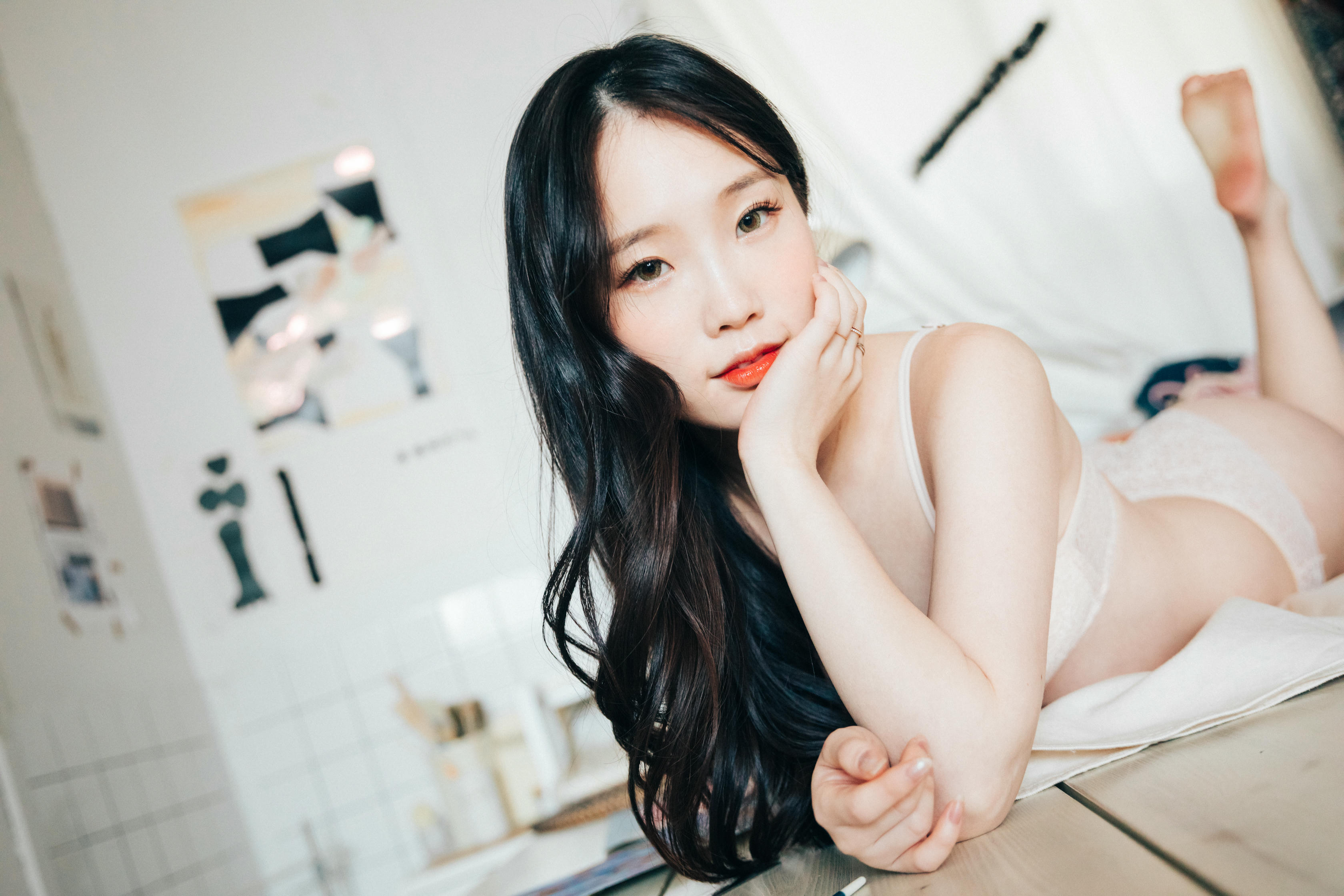 韩国清纯美女-Pureding (퓨딩) NO.001 Loozy Assistant [64P-1.07GB]_第1集