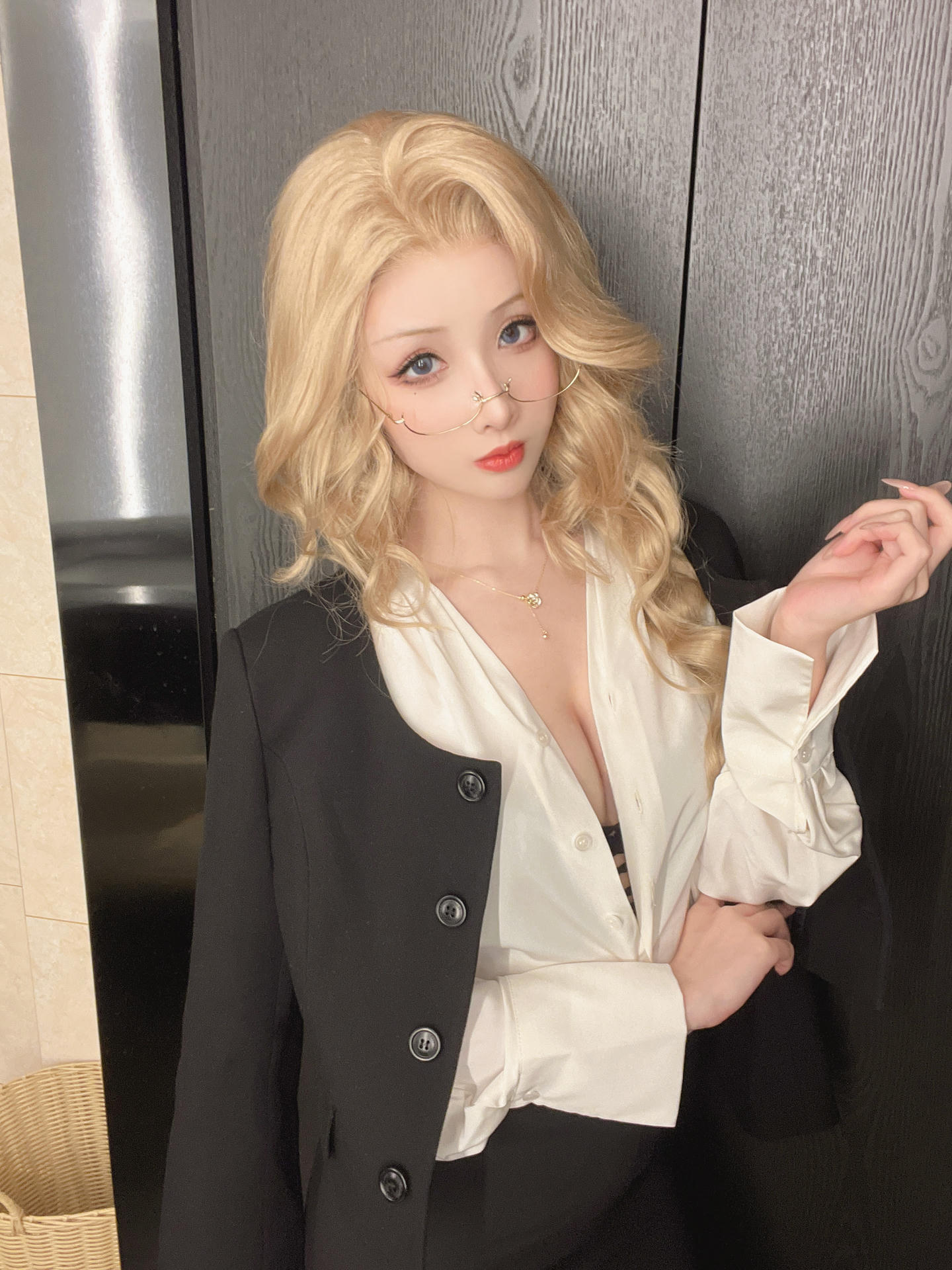 rioko凉凉子 NO.106 &面饼仙儿  女总裁 [95P14V 1.6GB]-单人-自拍+视频_第1集