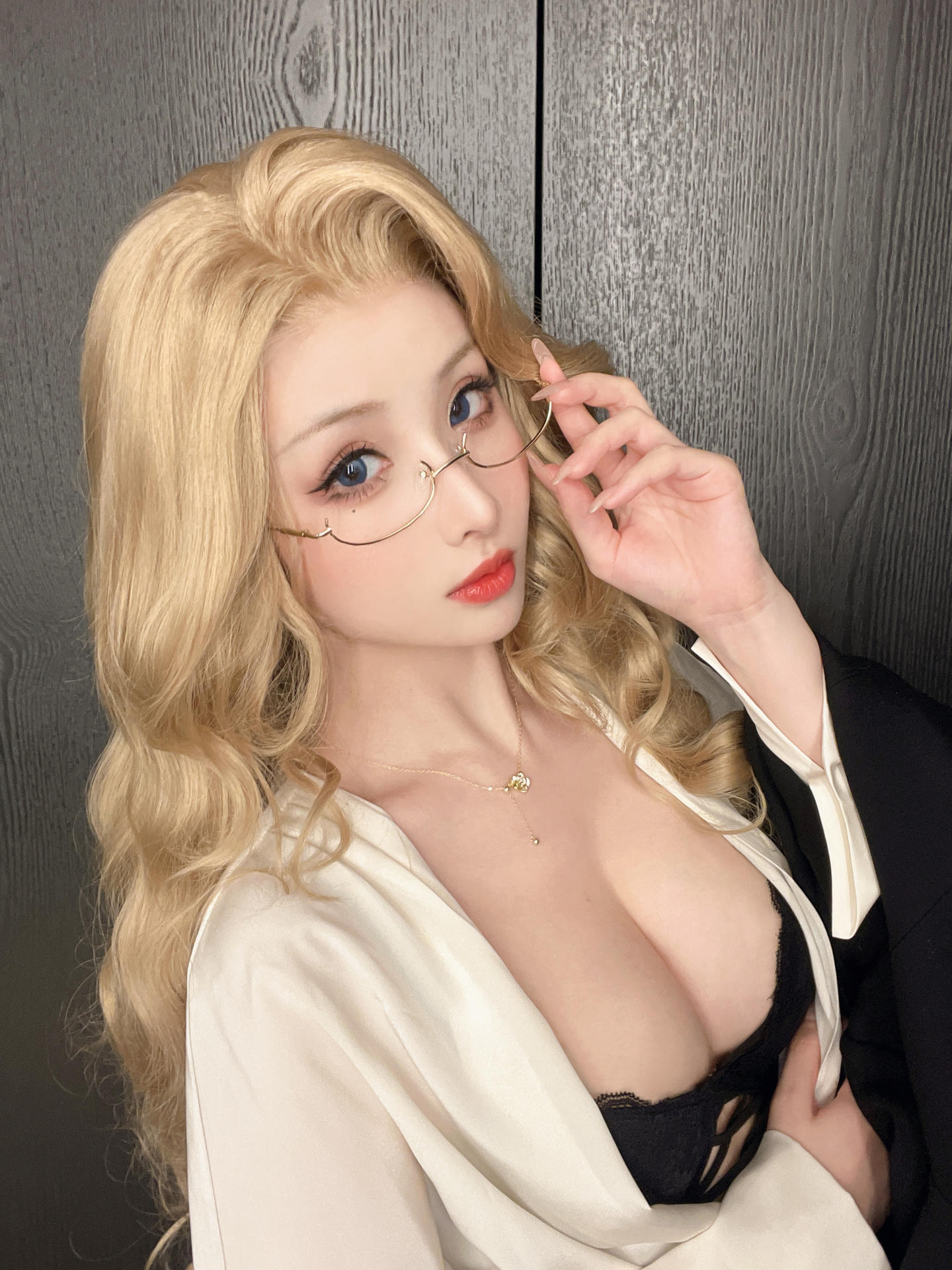 rioko凉凉子 NO.106 &面饼仙儿  女总裁 [95P14V 1.6GB]-单人-自拍+视频_第1集