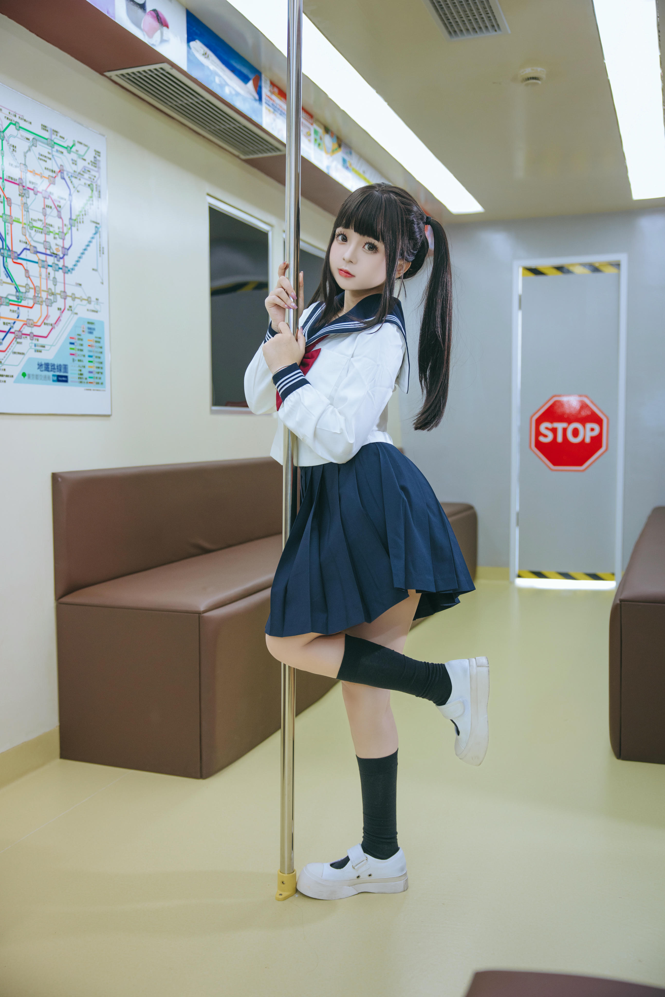 日奈娇 NO.215 列车JK[140P-2.2G]_第1集