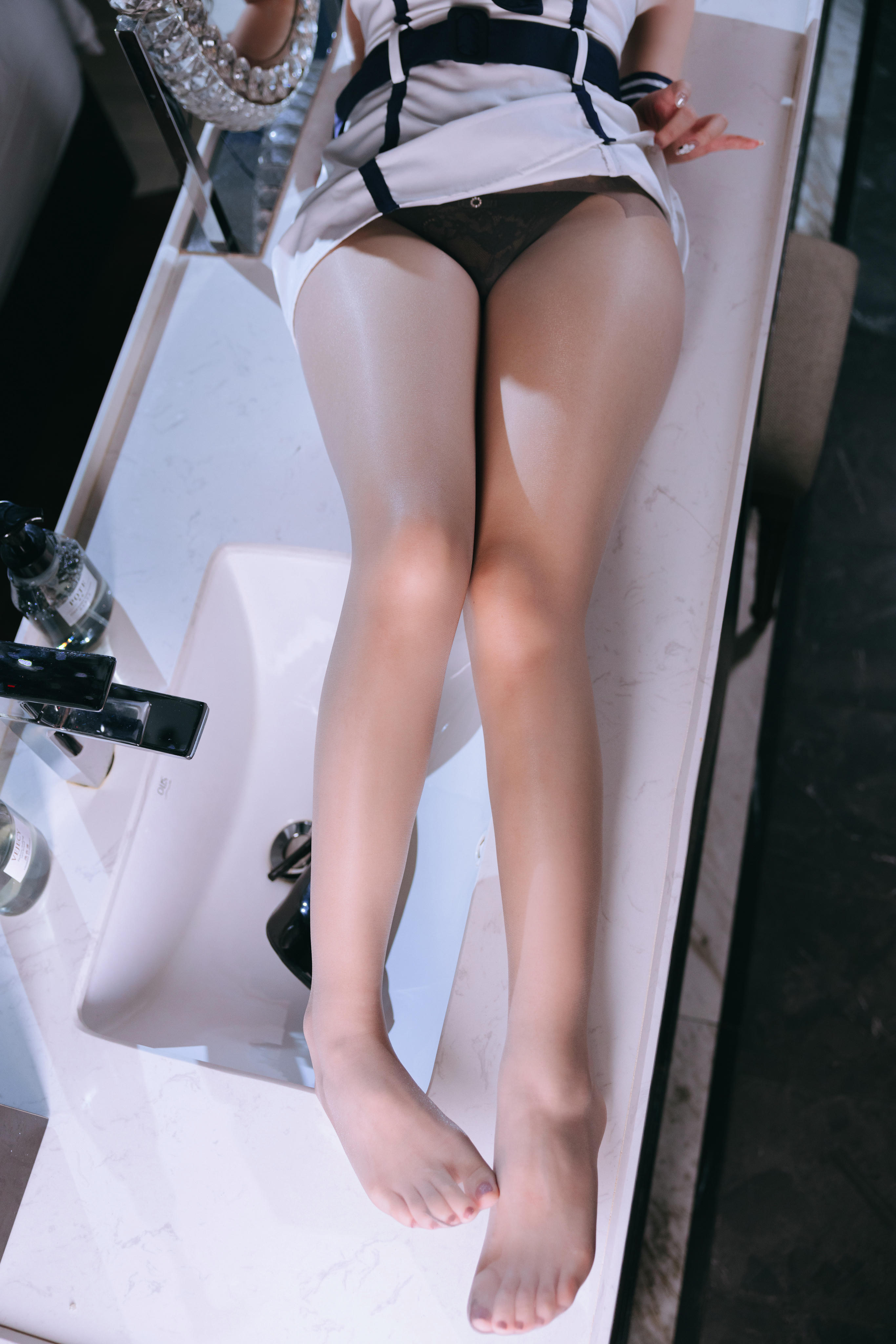 日奈娇 NO.239 头等舱休息室[161P6V 1.65G]_第2集