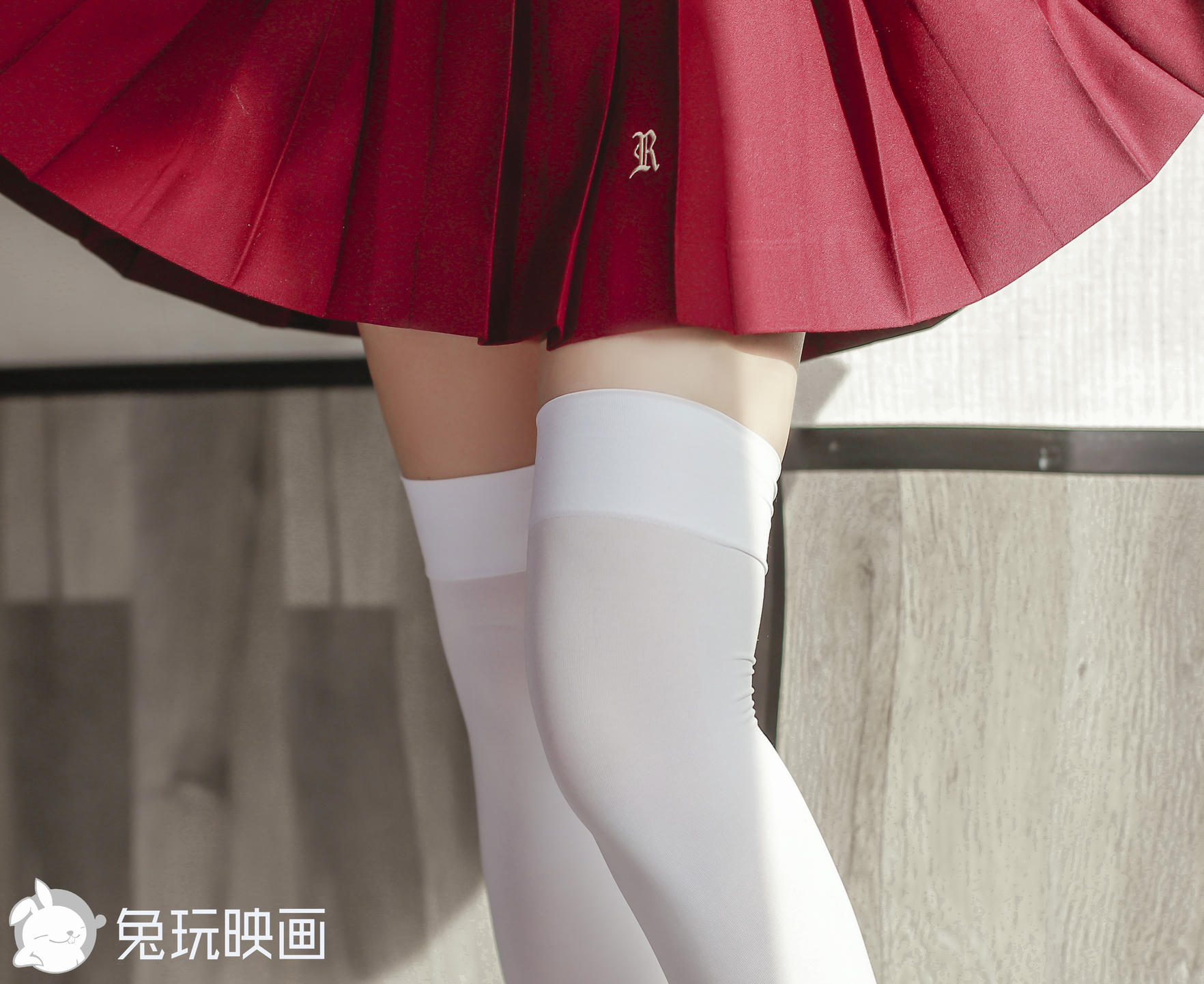 27【日奈娇】一袭红裙 [40P-573MB]_第1集