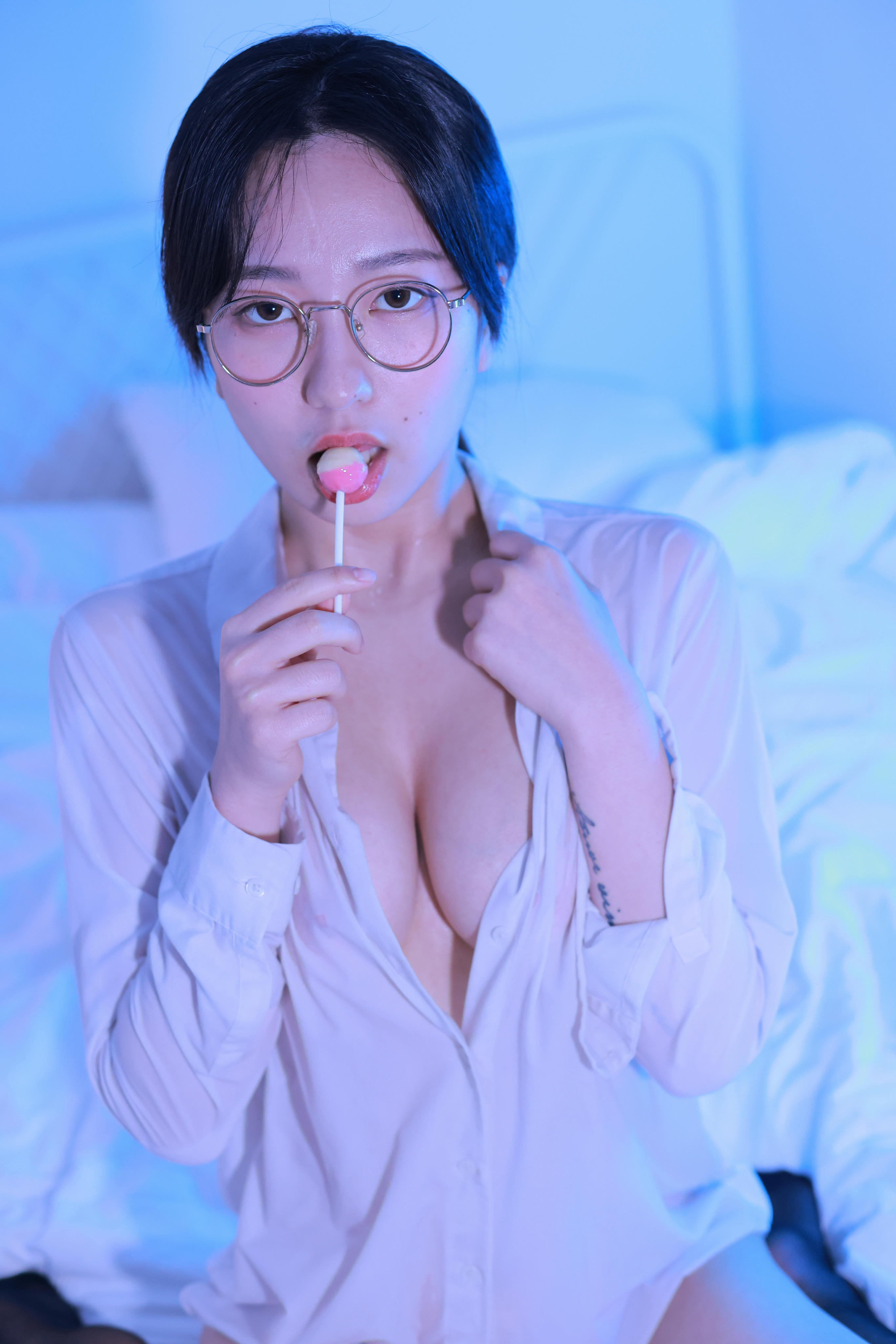 韩国妹子-Sehee (세희) NO.021 Glasses Shirt [112P1V-1.78GB]_第1集