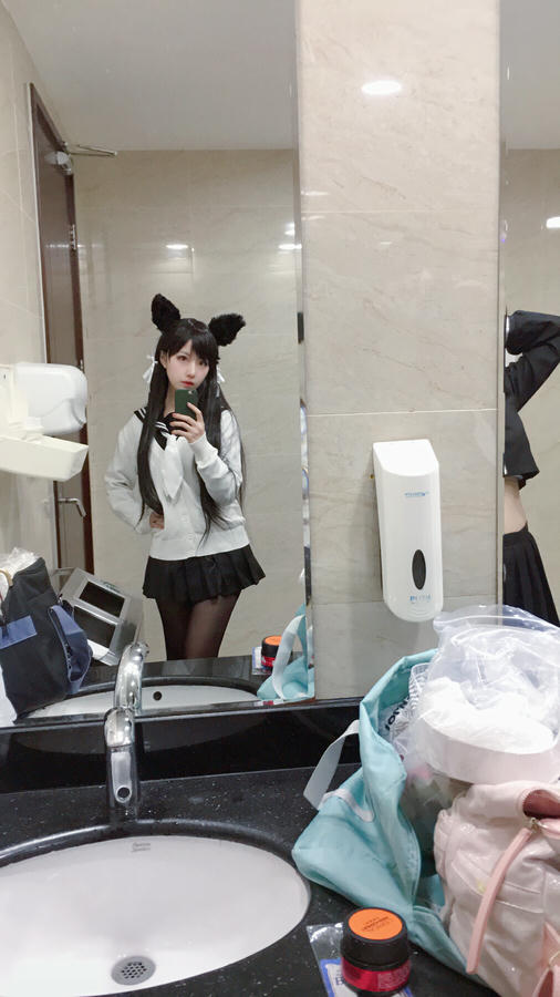 Shika小鹿鹿 NO.014 爱宕制服 [50P-298MB]_第2集