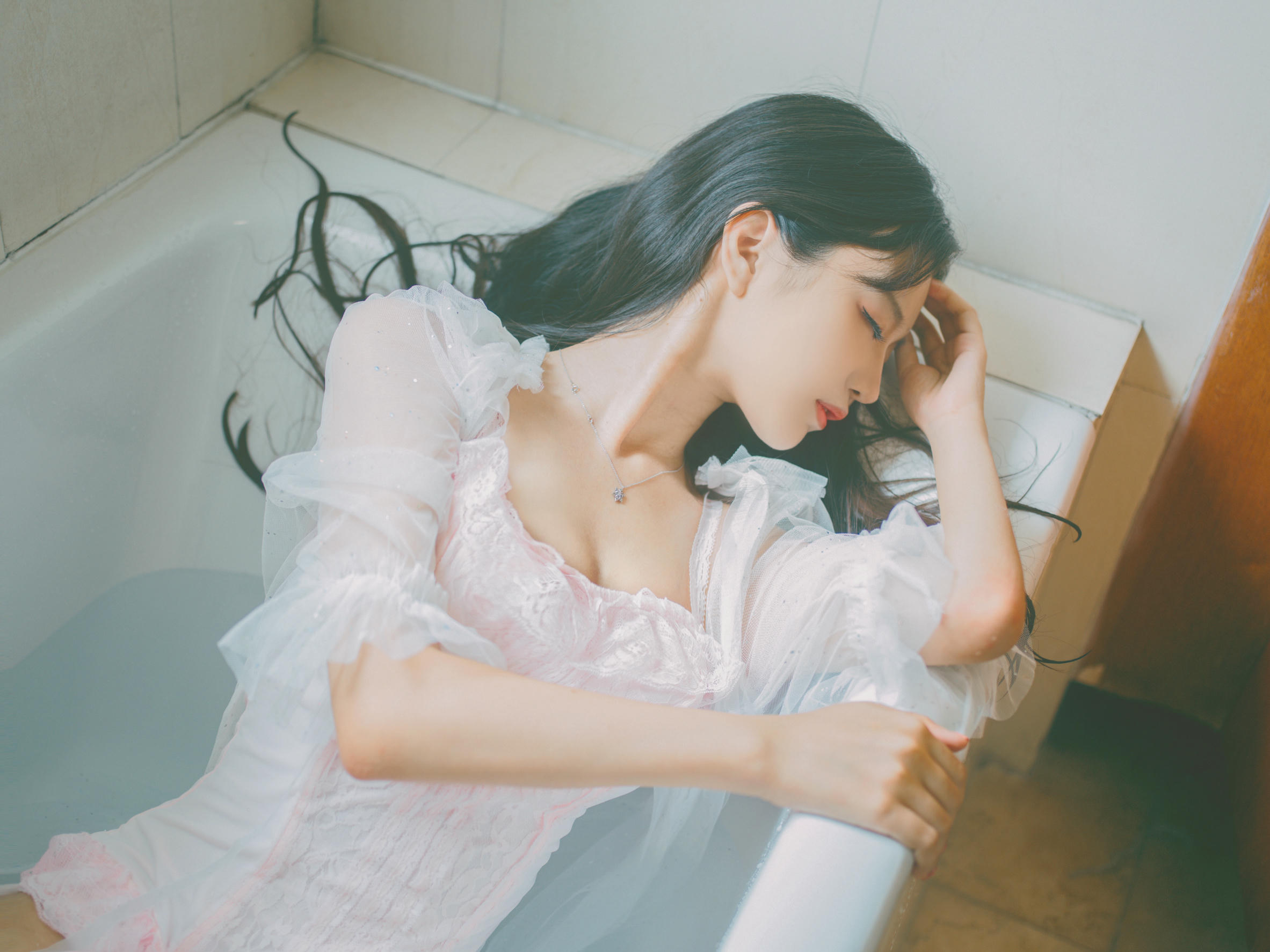 Shika小鹿鹿 NO.048 浴池 [9P-34MB]_第1集