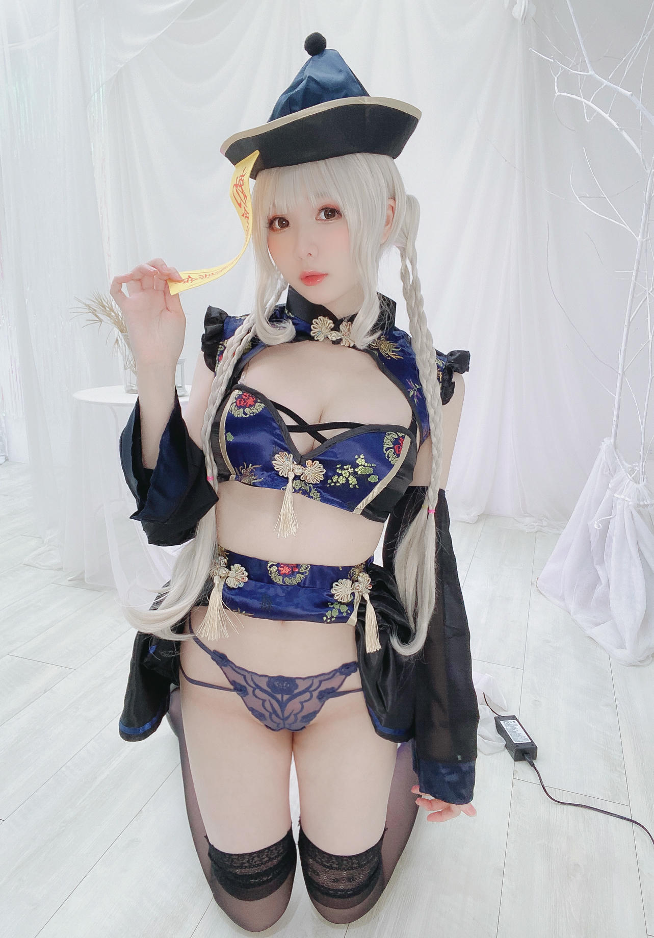 霜月shimo NO.080 Fantia 2022年10月会员合集(5期) [112P-836MB]-2022-10-13 今年のキョンシーちゃん💙 [26P-203.97MB]_第1集