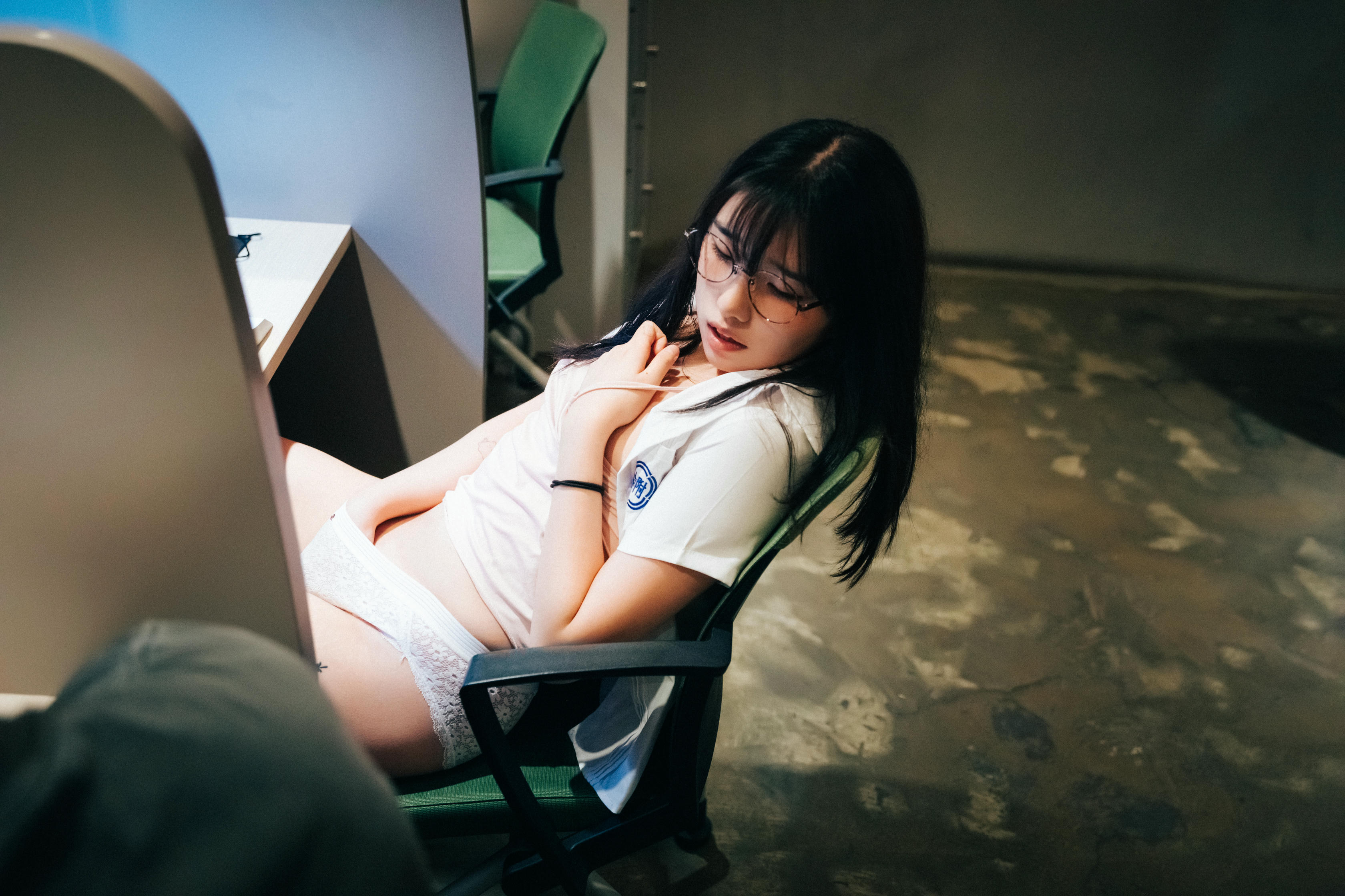 韩国美女-041_Loozy Sonson (손손) - Reading Room [137P 2.70GB]_第2集
