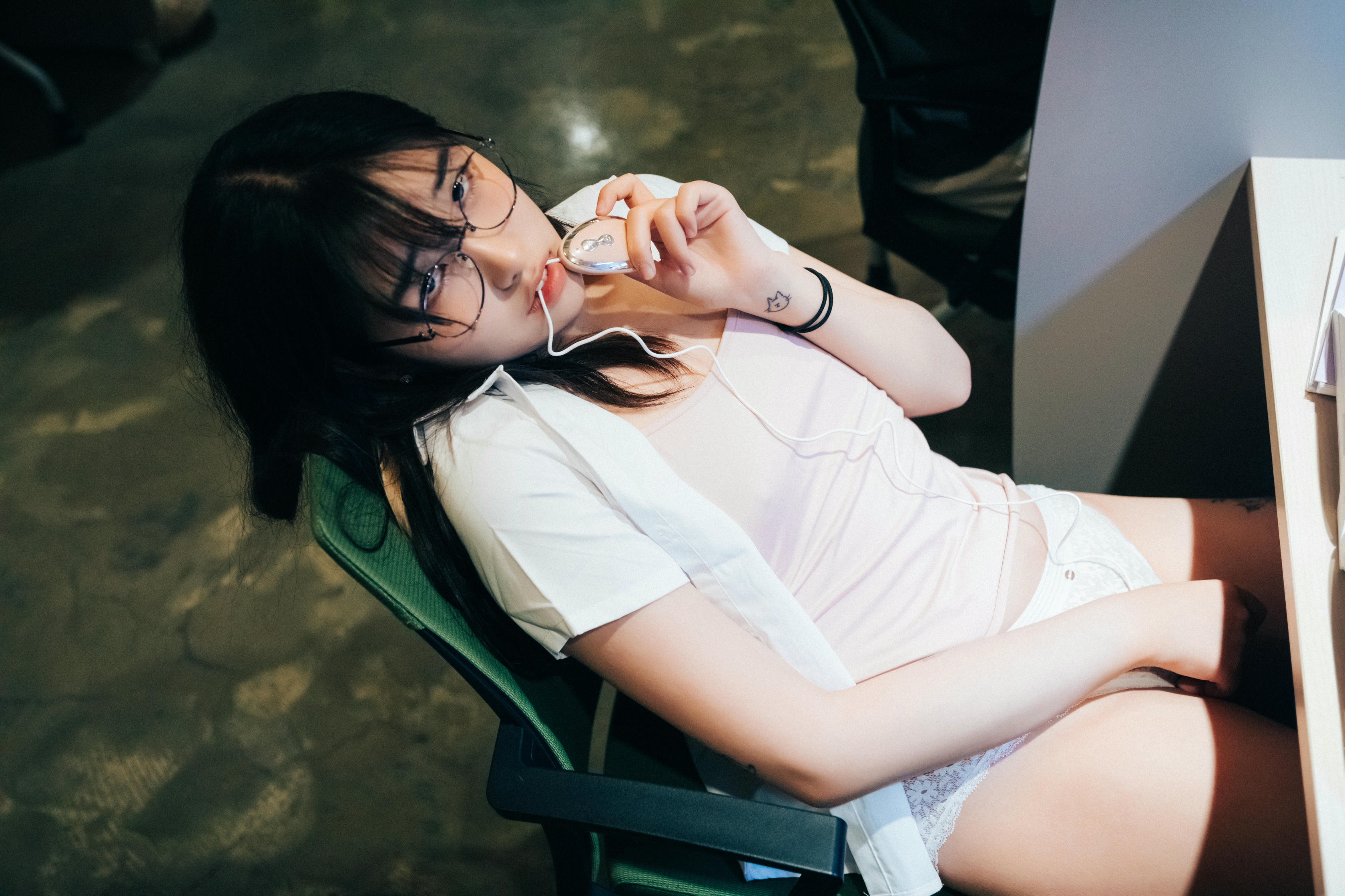 韩国美女-041_Loozy Sonson (손손) - Reading Room [137P 2.70GB]_第2集