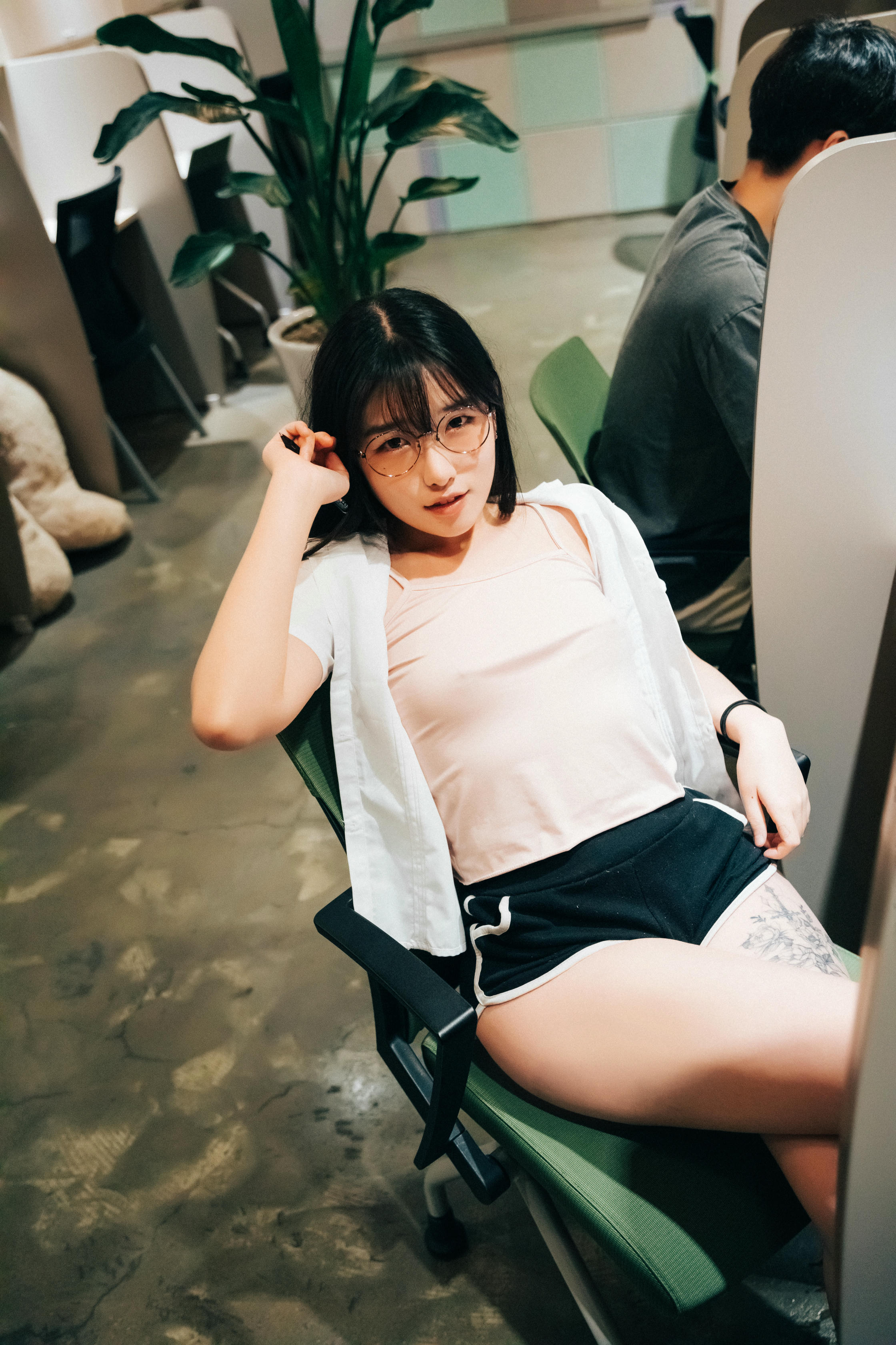 韩国美女-041_Loozy Sonson (손손) - Reading Room [137P 2.70GB]_第3集