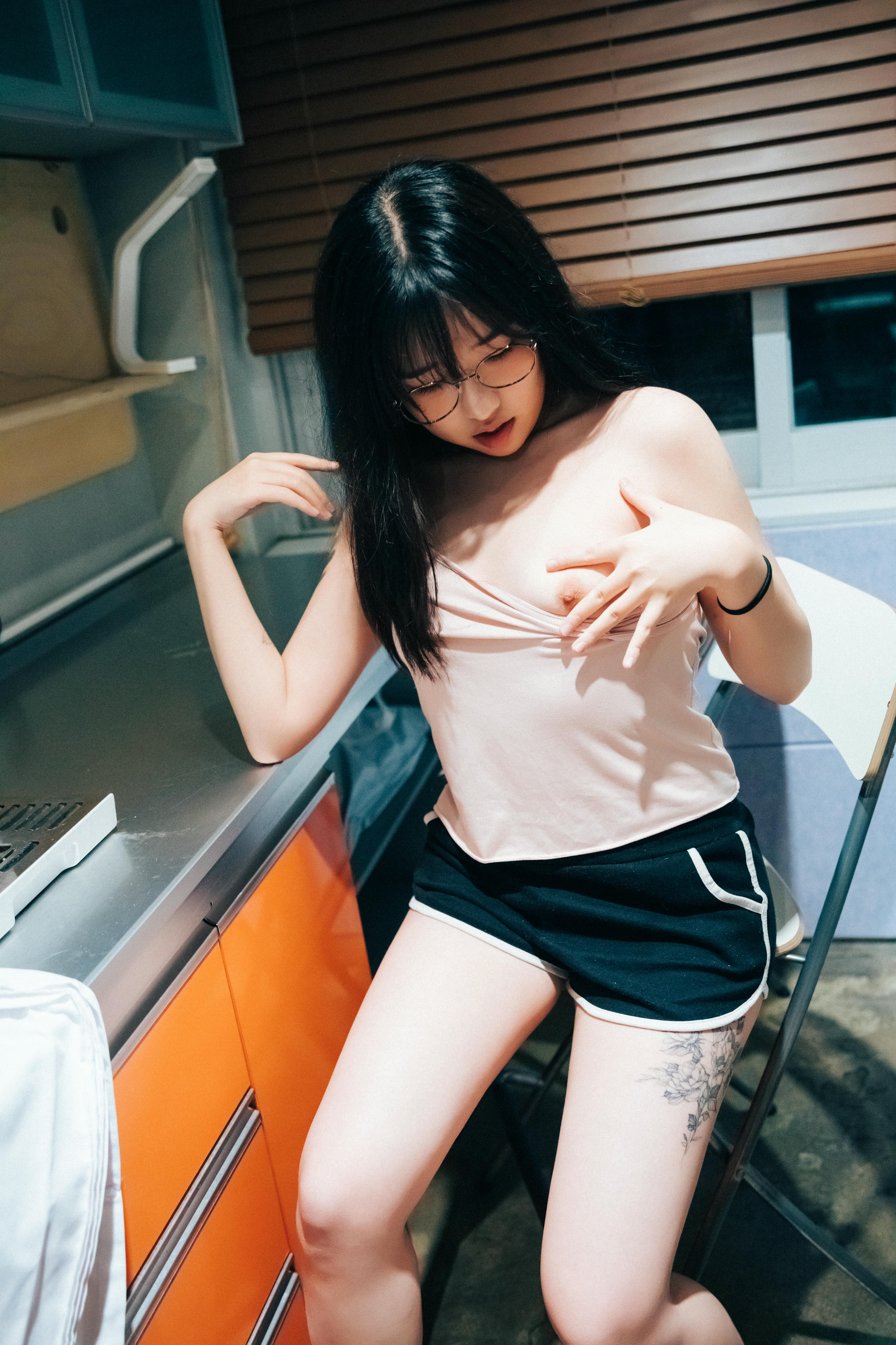 韩国美女-041_Loozy Sonson (손손) - Reading Room [137P 2.70GB]-[Loozy] Sonson (손손) - Reading Room S-Ver_第1集