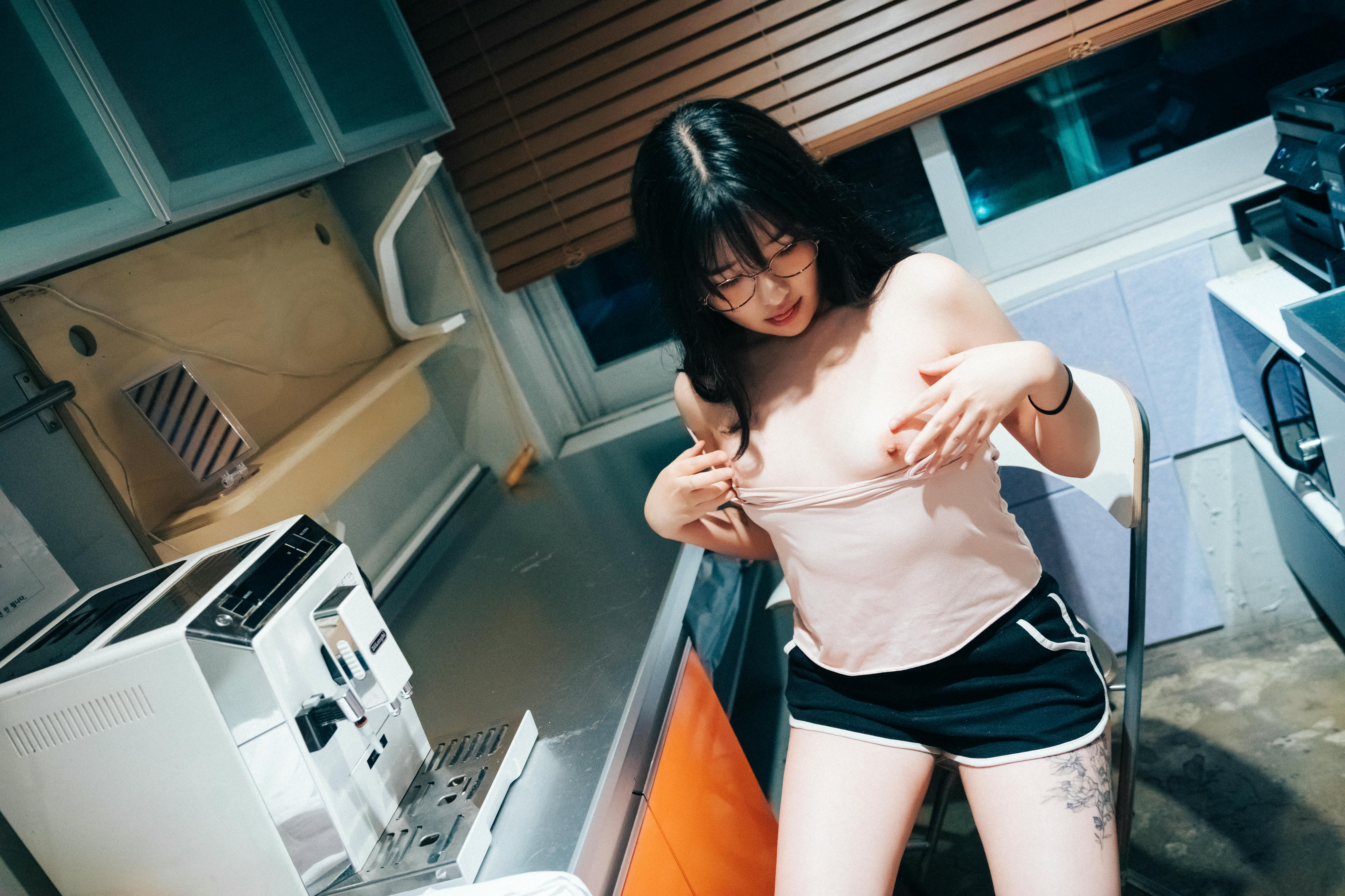 韩国美女-041_Loozy Sonson (손손) - Reading Room [137P 2.70GB]-[Loozy] Sonson (손손) - Reading Room S-Ver_第1集