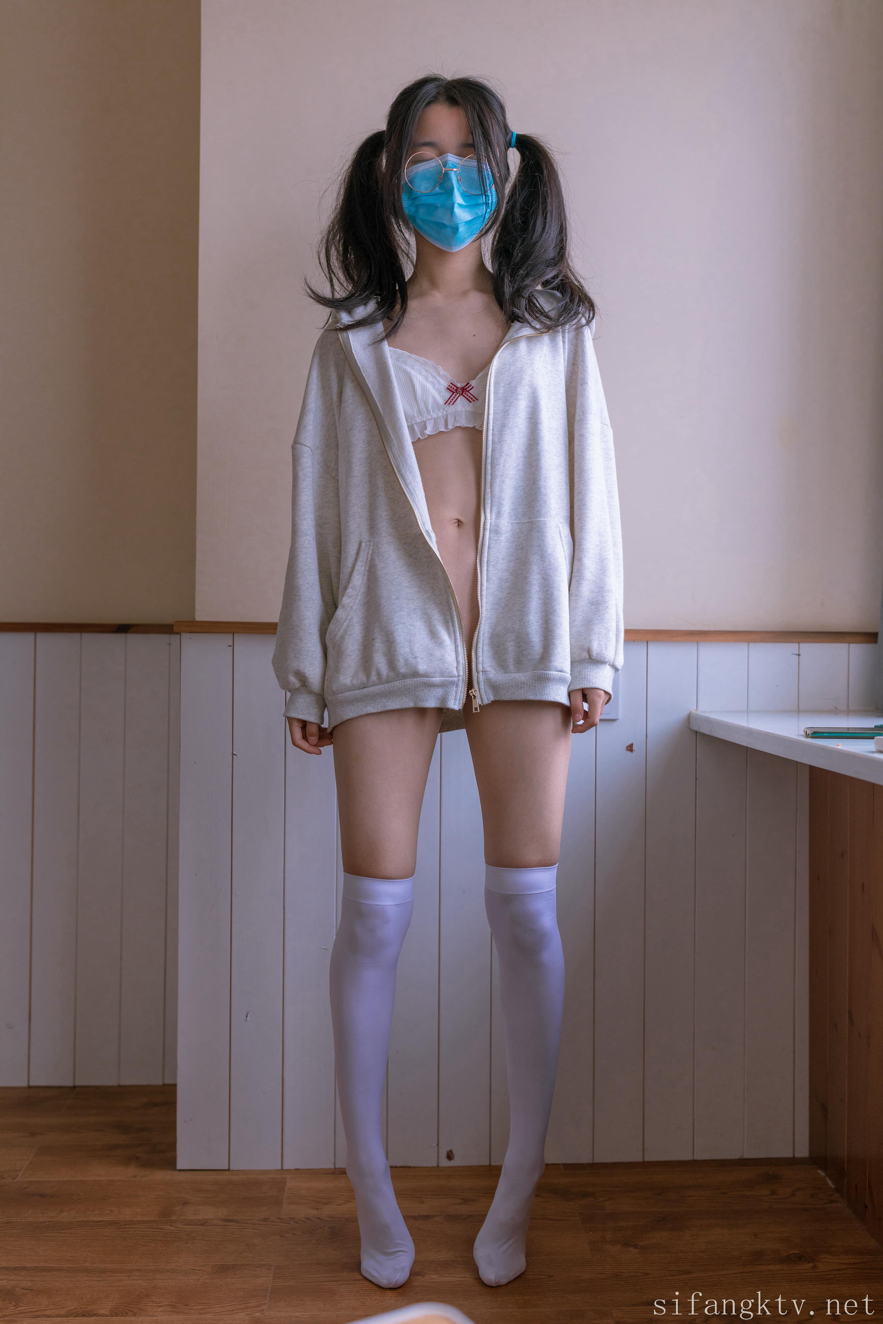 素人渔夫林书辞 NO.007 苗条身材双马尾可爱眼镜学生妹 [61P+1V／1.0GB]_第1集