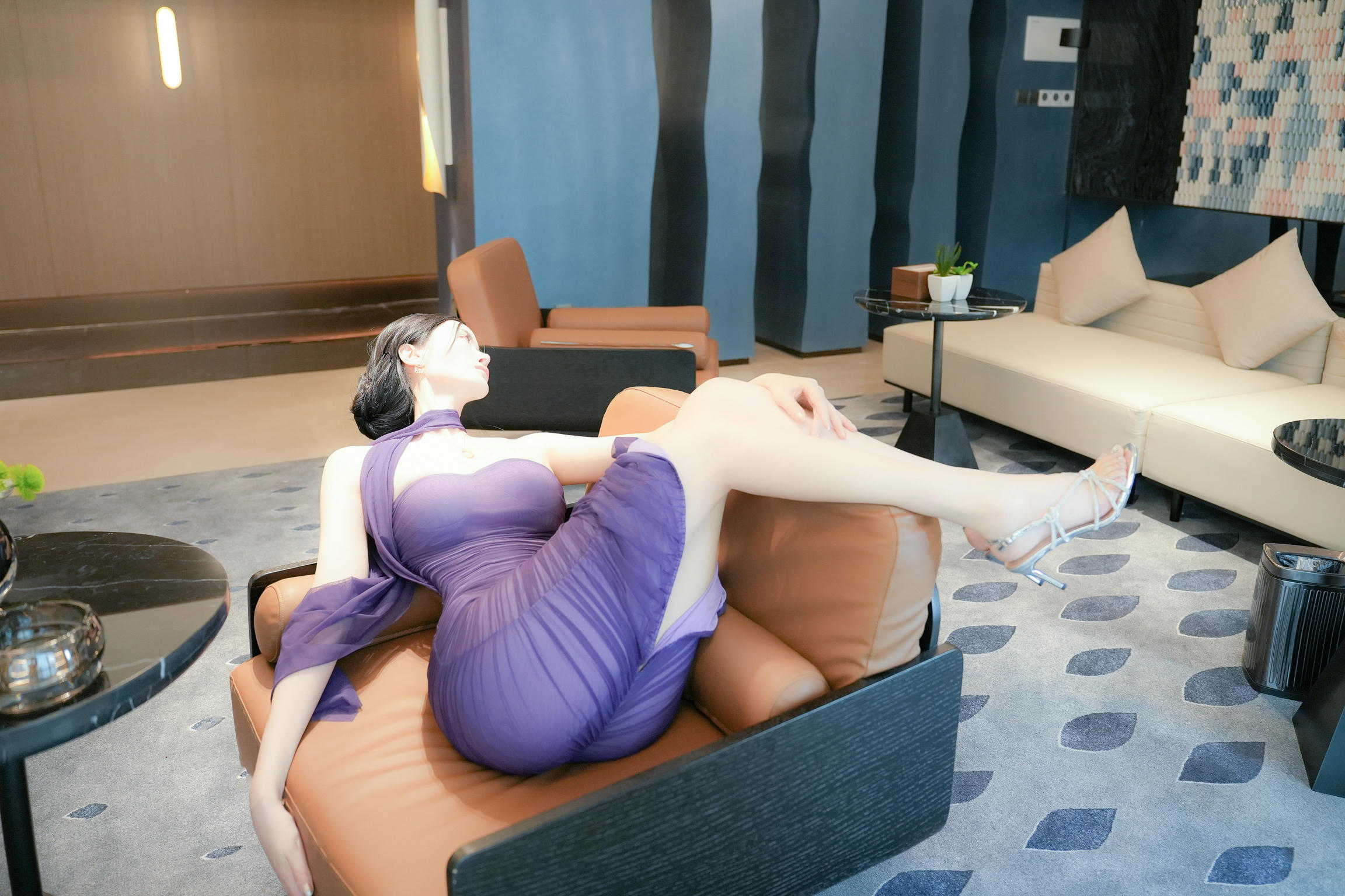 晚苏susu NO.019 内购无水印 9029 紫色礼裙 [85P 617MB]_第1集