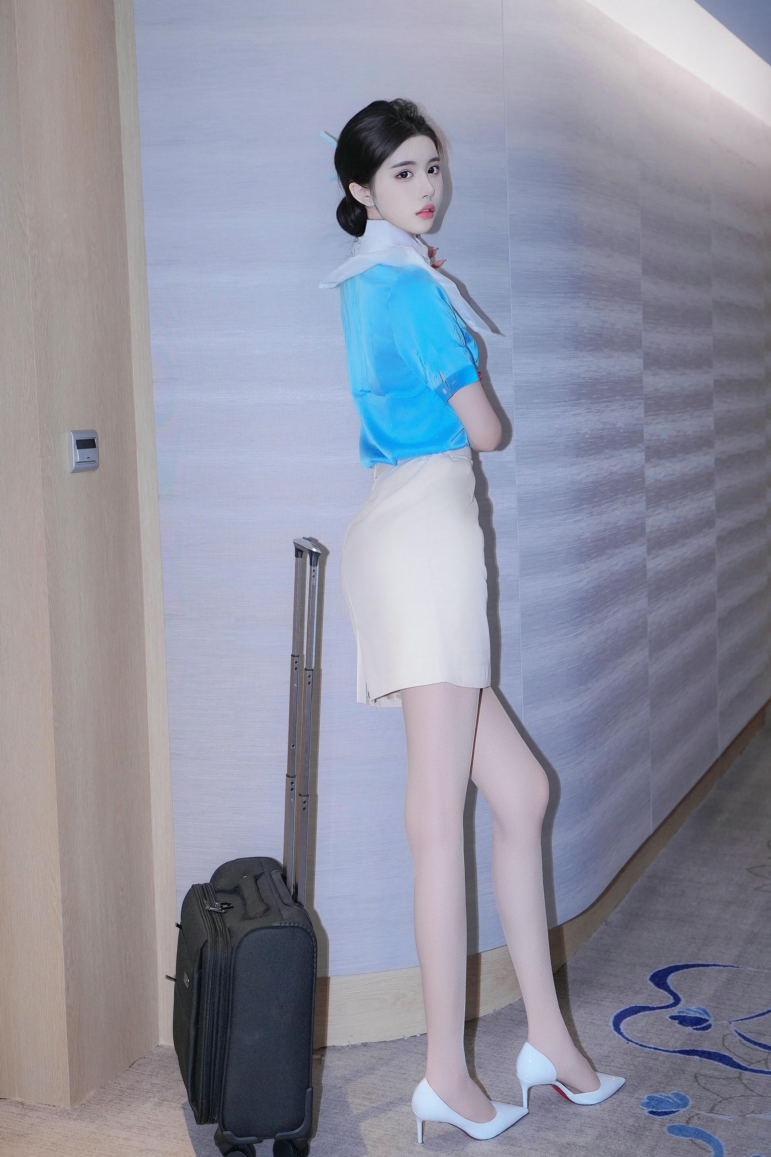 晚苏susu NO.006 蓝衣空姐制服[121P／866MB]_第1集