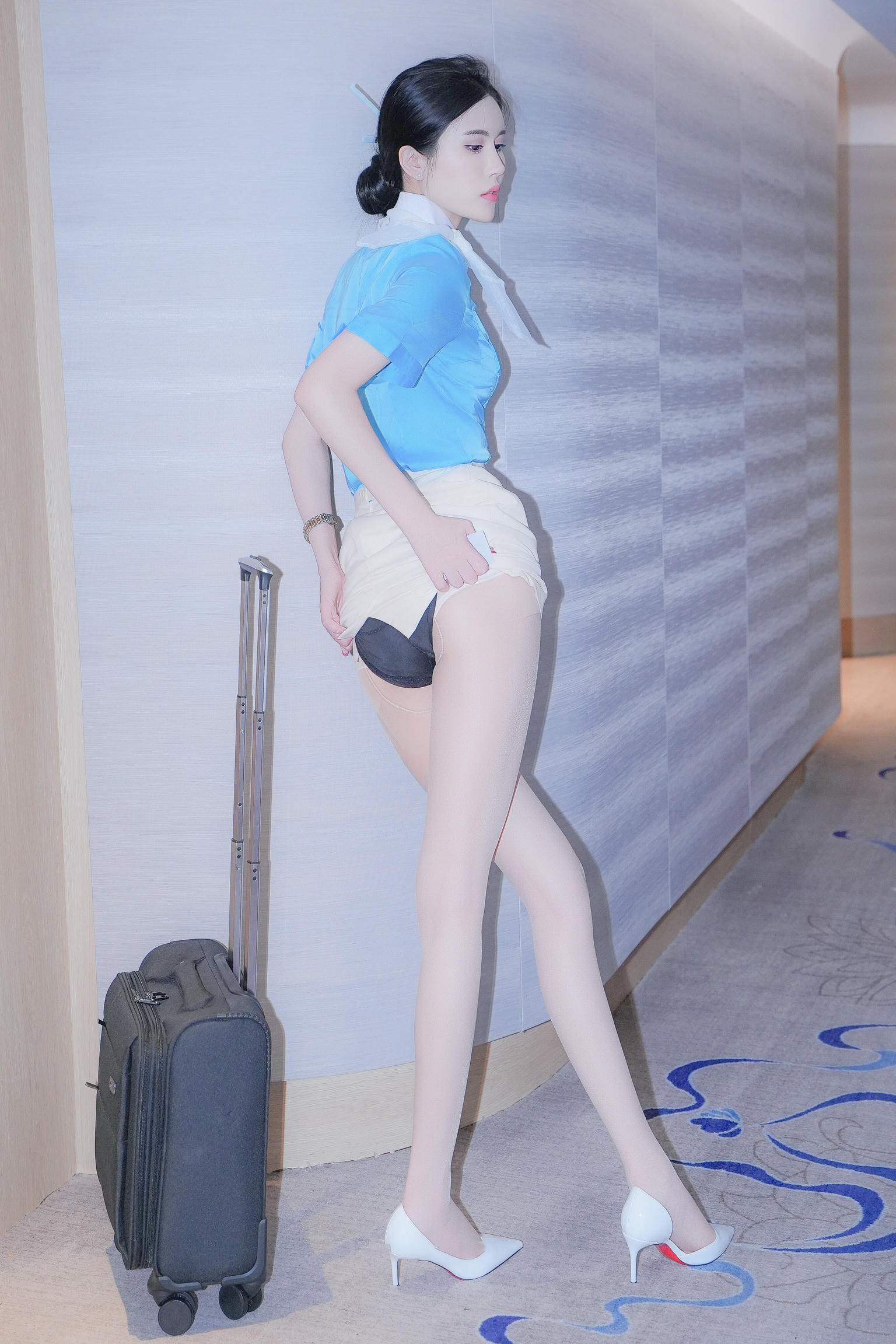 晚苏susu NO.006 蓝衣空姐制服[121P／866MB]_第1集