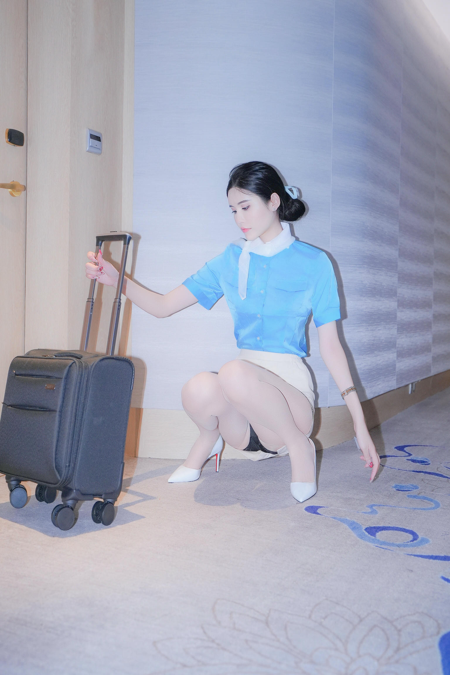 晚苏susu NO.006 蓝衣空姐制服[121P／866MB]_第1集