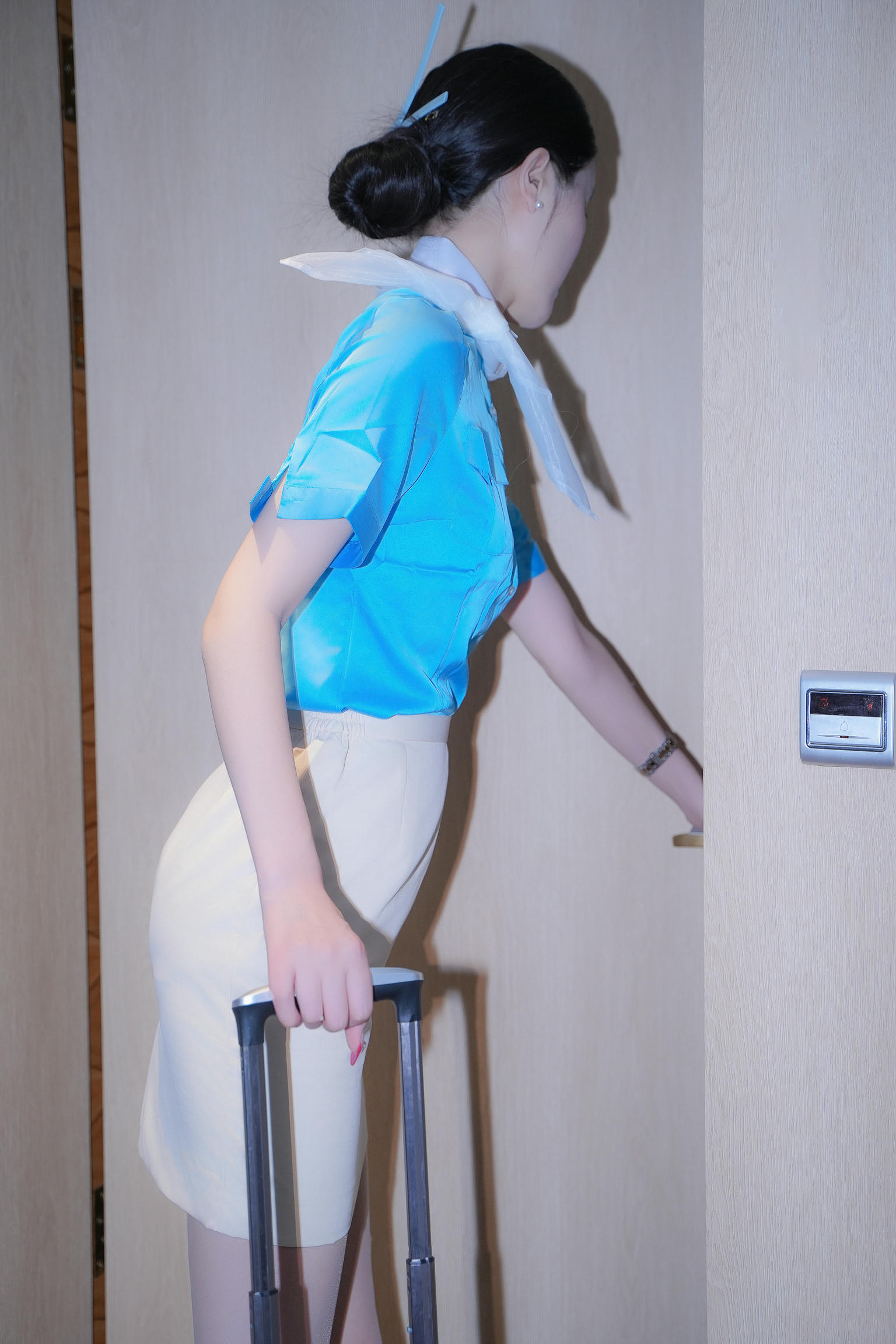 晚苏susu NO.006 蓝衣空姐制服[121P／866MB]_第1集