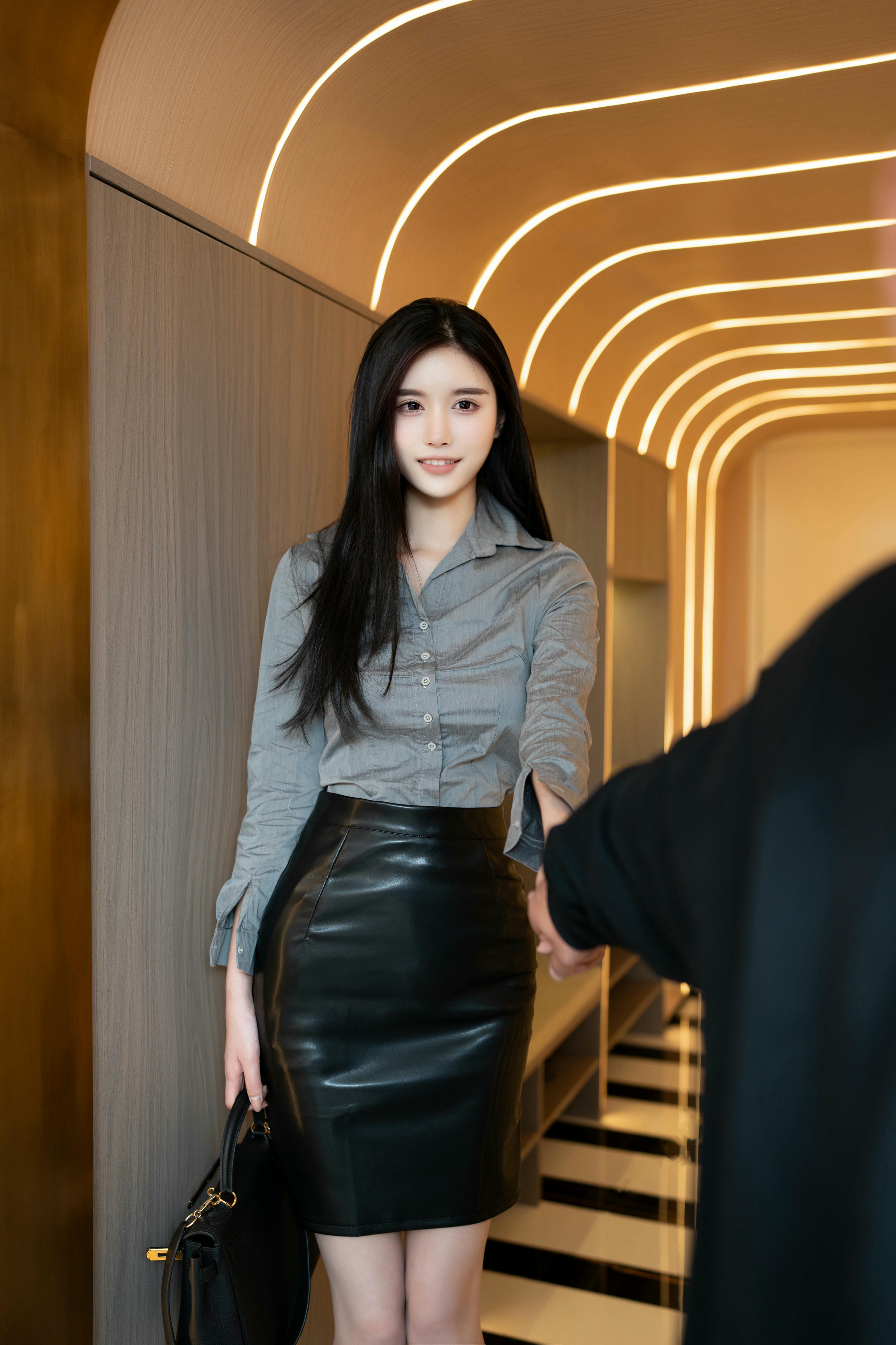 晚苏susu NO.009 职场御姐[90P／1.19GB]_第1集