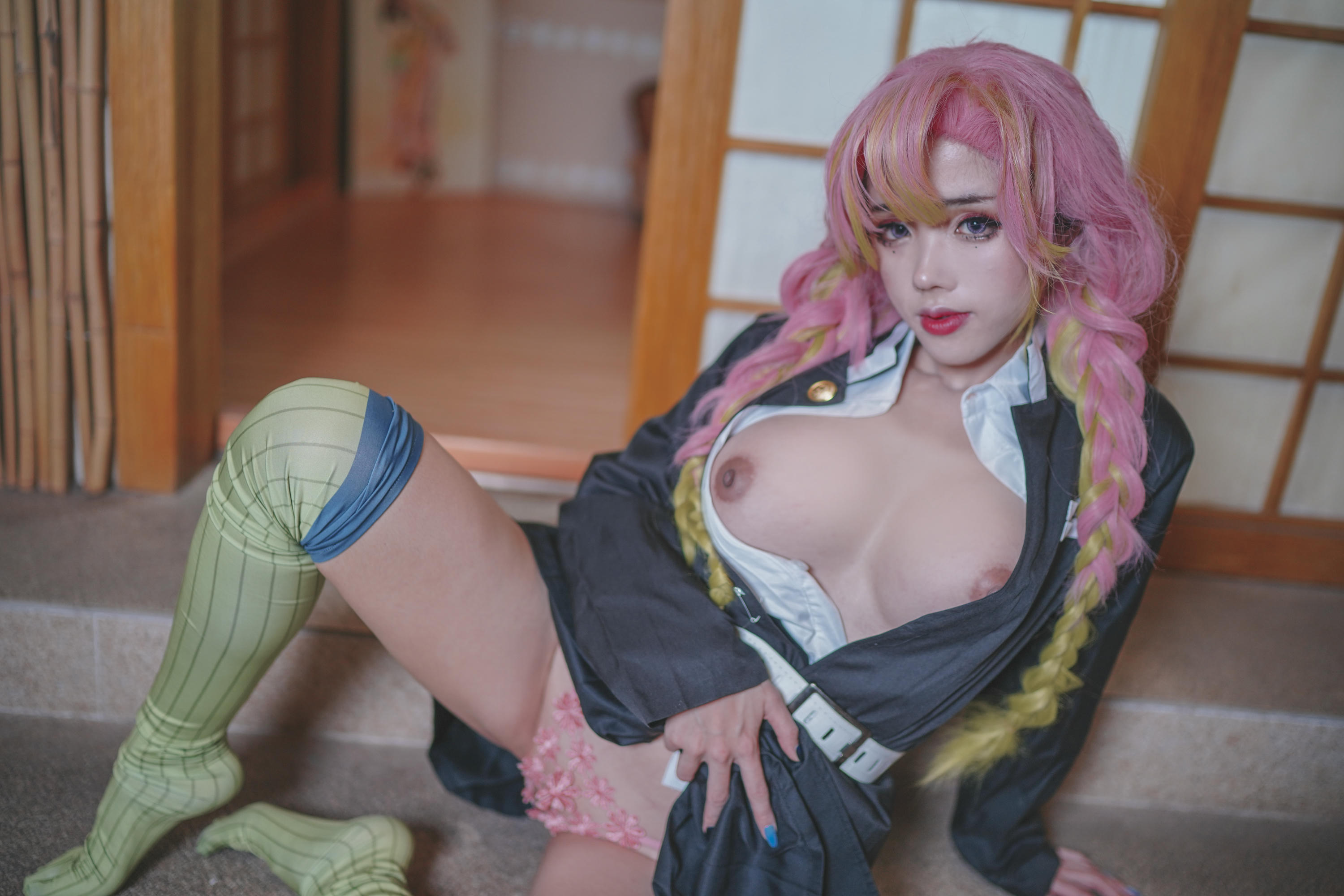 钛合金TiTi NO.014 鬼灭之刃 恋柱 [46P1V-617MB]_第1集