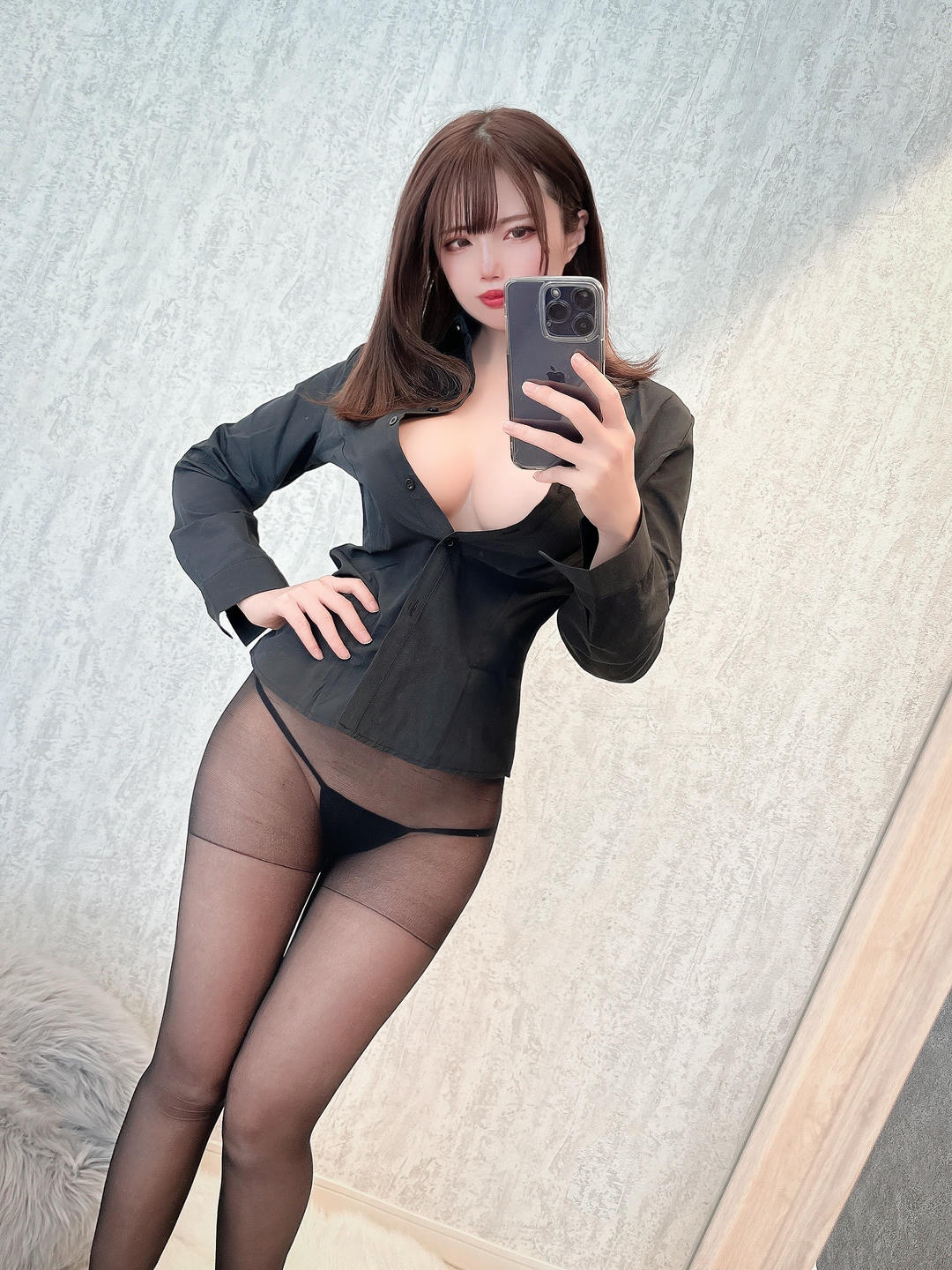 日本coser-Uriうり-Fantia-2023-05-05 黒シャツが妙にエロいOL👩🏻‍💼10sheets_第1集