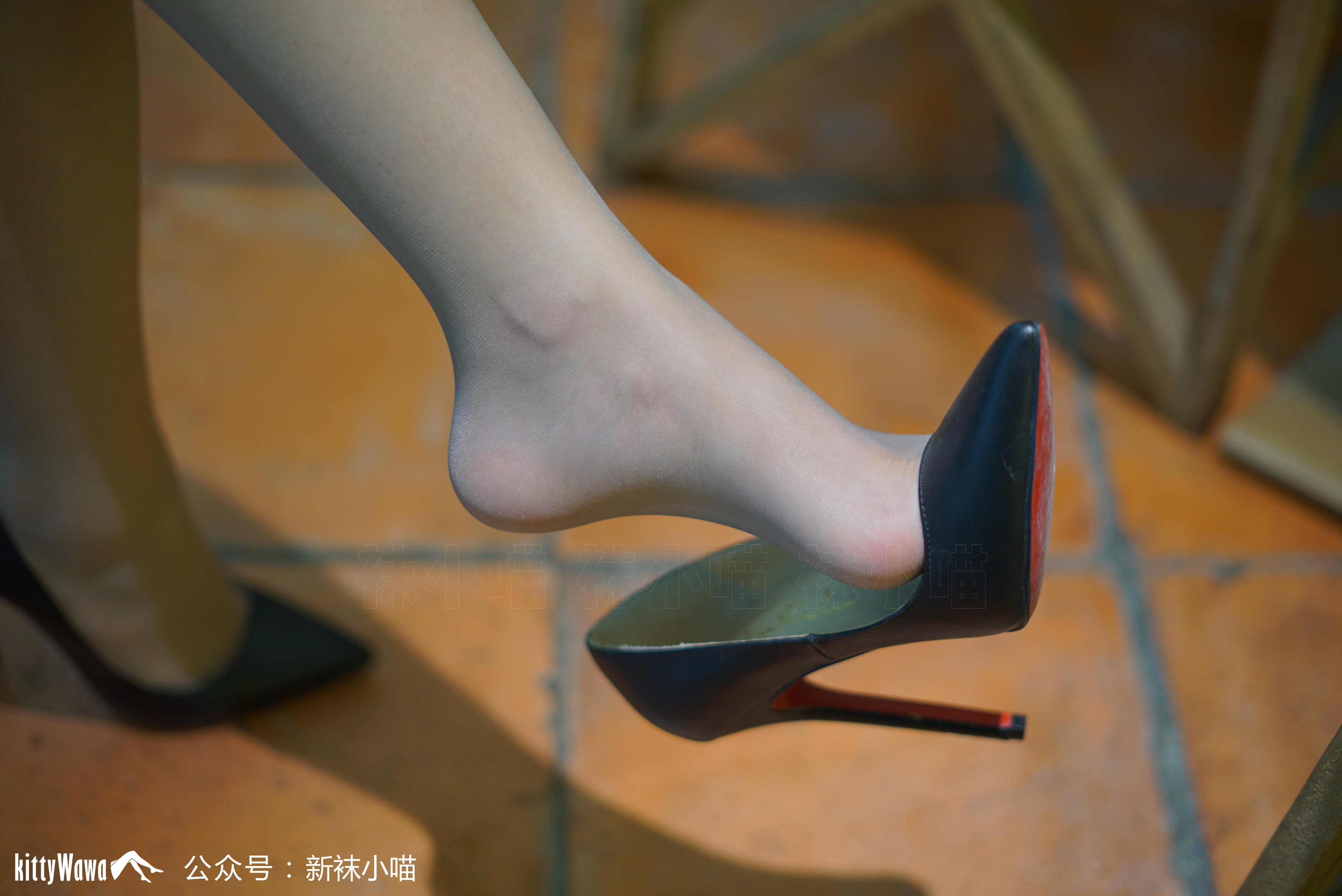 袜小喵 KT106 黑色蛋糕裙 [59P+46M]_第2集