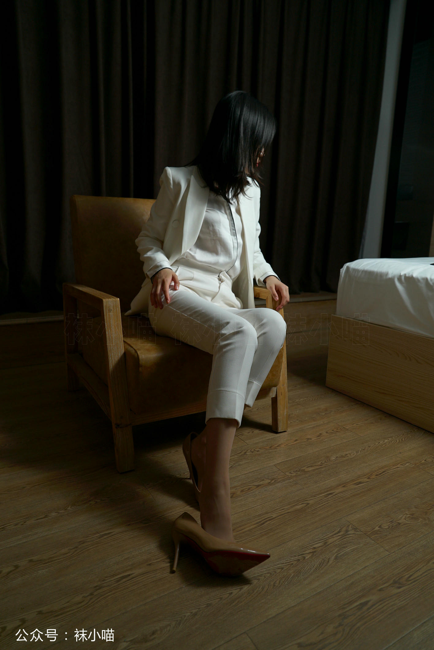 袜小喵 KT123 帅气纯白喵 [59P+44M]_第1集