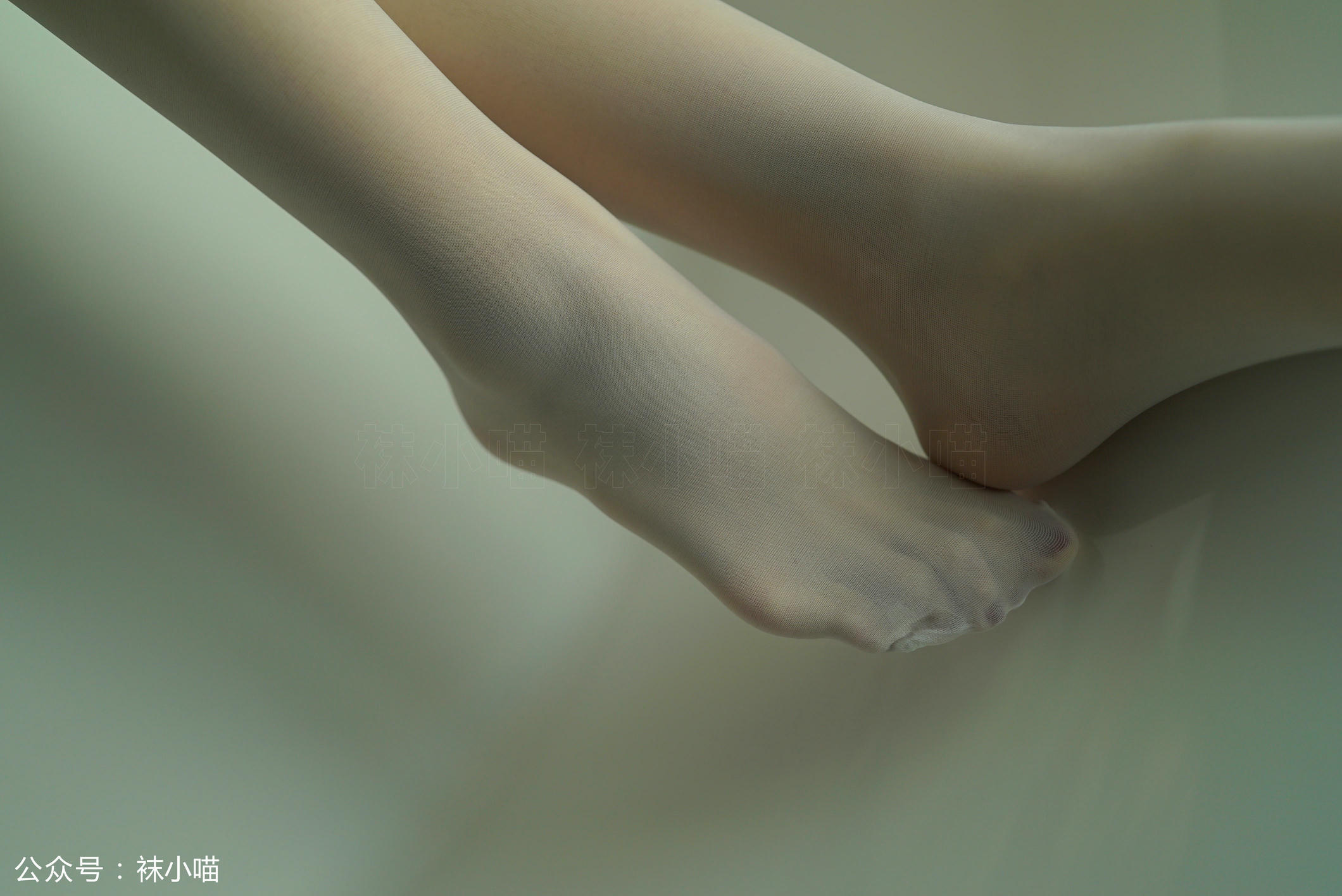 袜小喵 KT126 雪色吊带袜 [59P+43M]_第1集