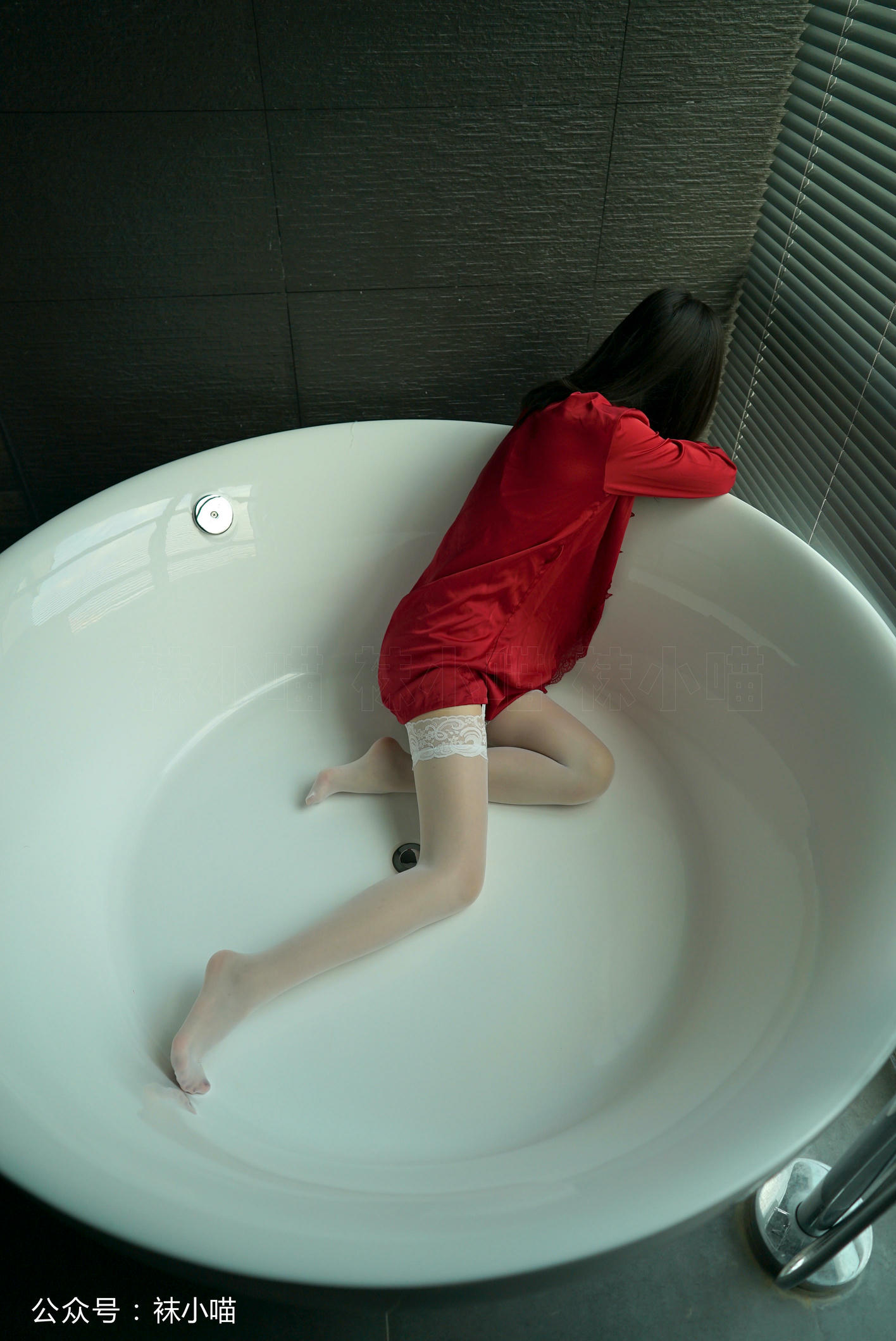 袜小喵 KT126 雪色吊带袜 [59P+43M]_第1集