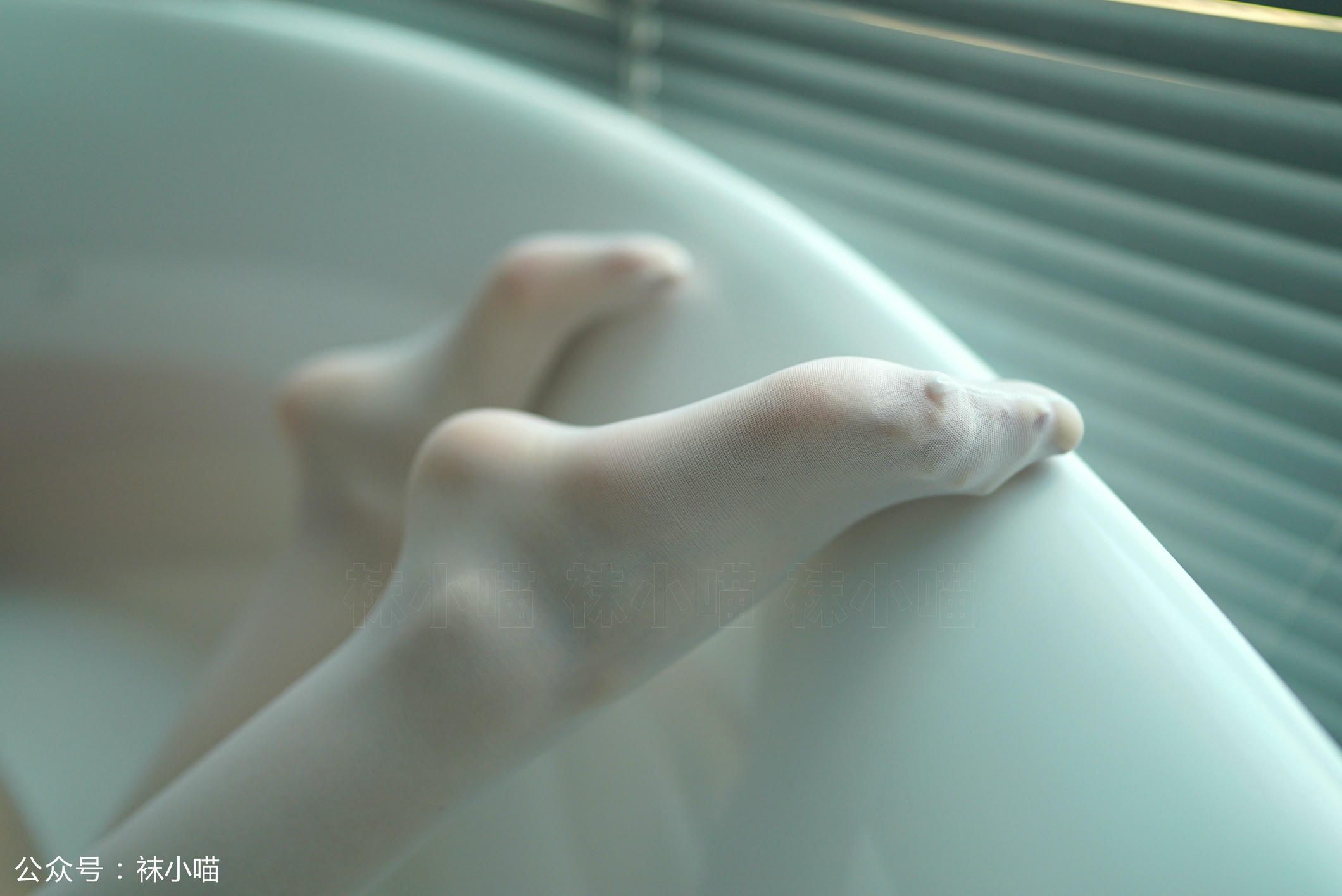 袜小喵 KT126 雪色吊带袜 [59P+43M]_第2集