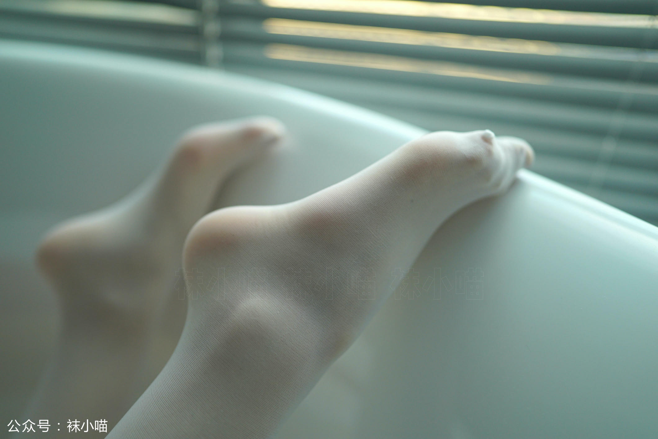 袜小喵 KT126 雪色吊带袜 [59P+43M]_第2集