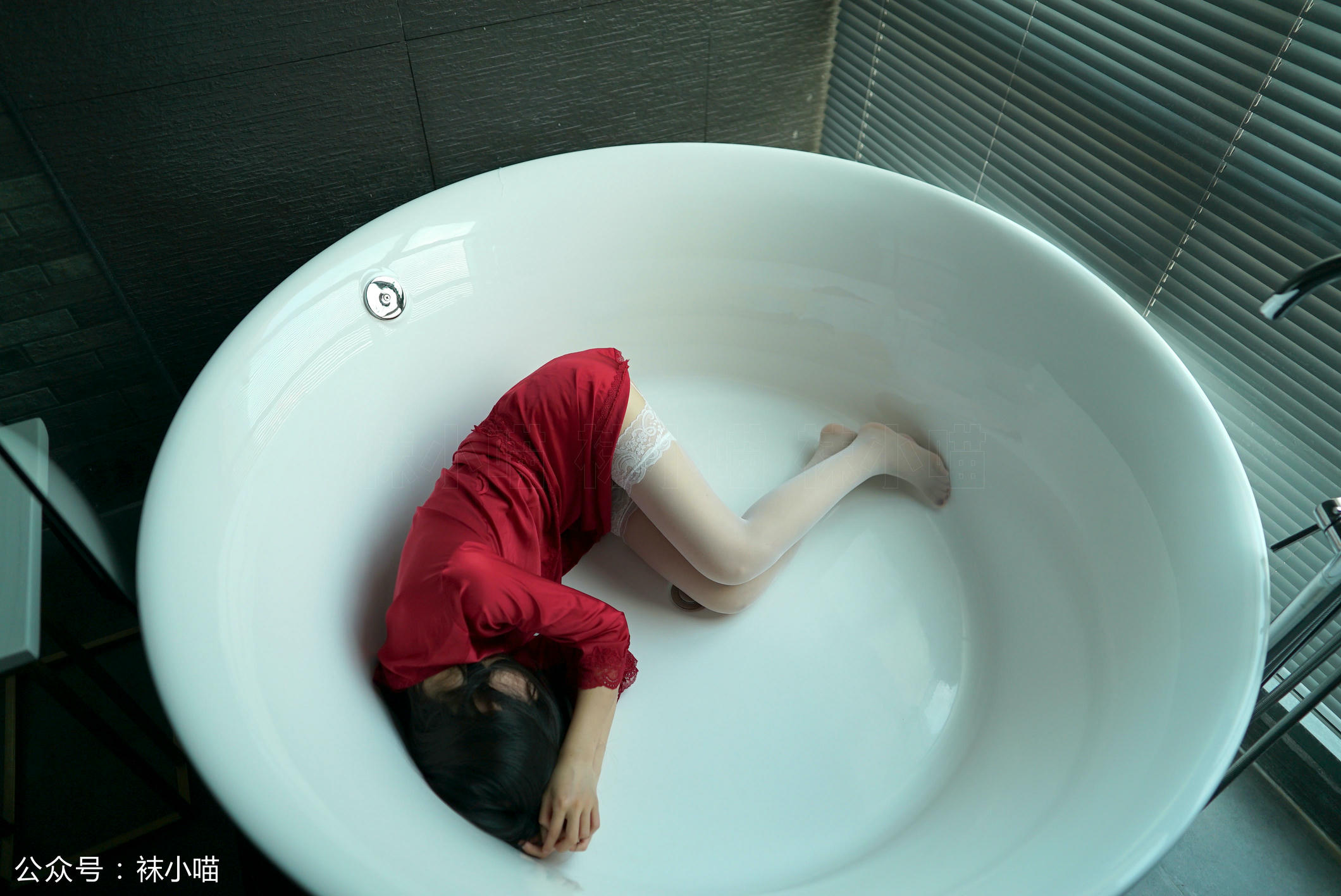 袜小喵 KT126 雪色吊带袜 [59P+43M]_第1集