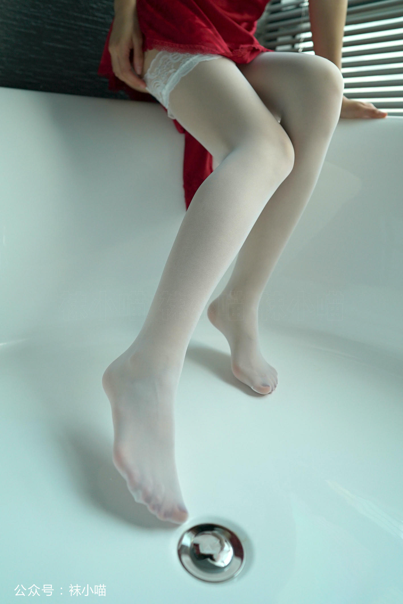 袜小喵 KT126 雪色吊带袜 [59P+43M]_第2集