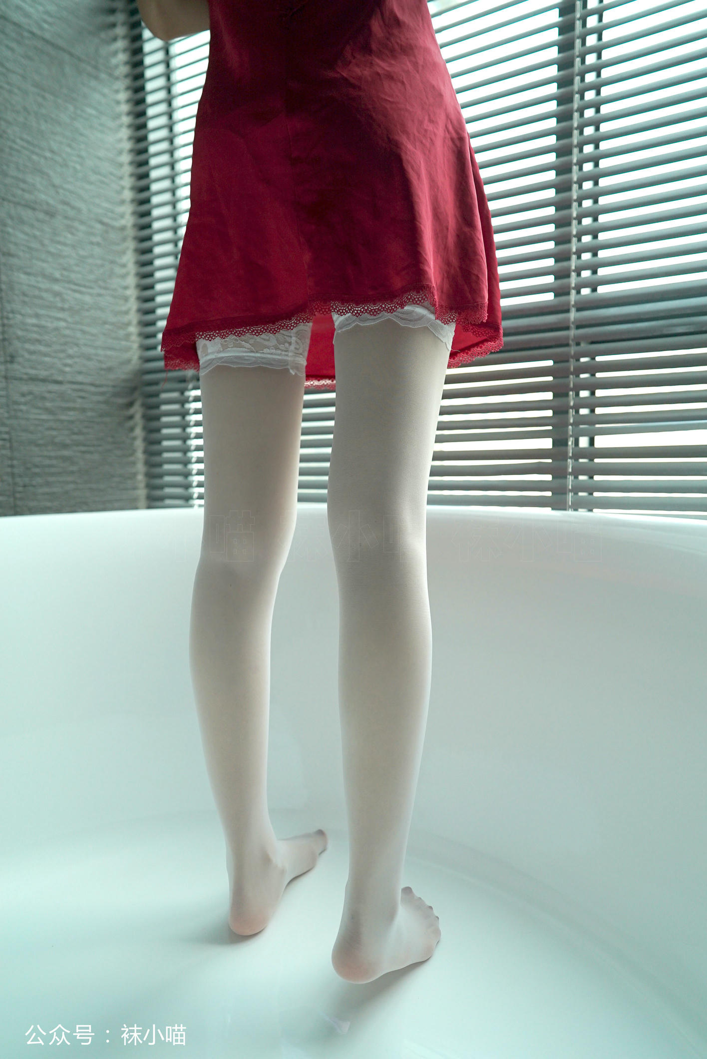 袜小喵 KT126 雪色吊带袜 [59P+43M]_第2集