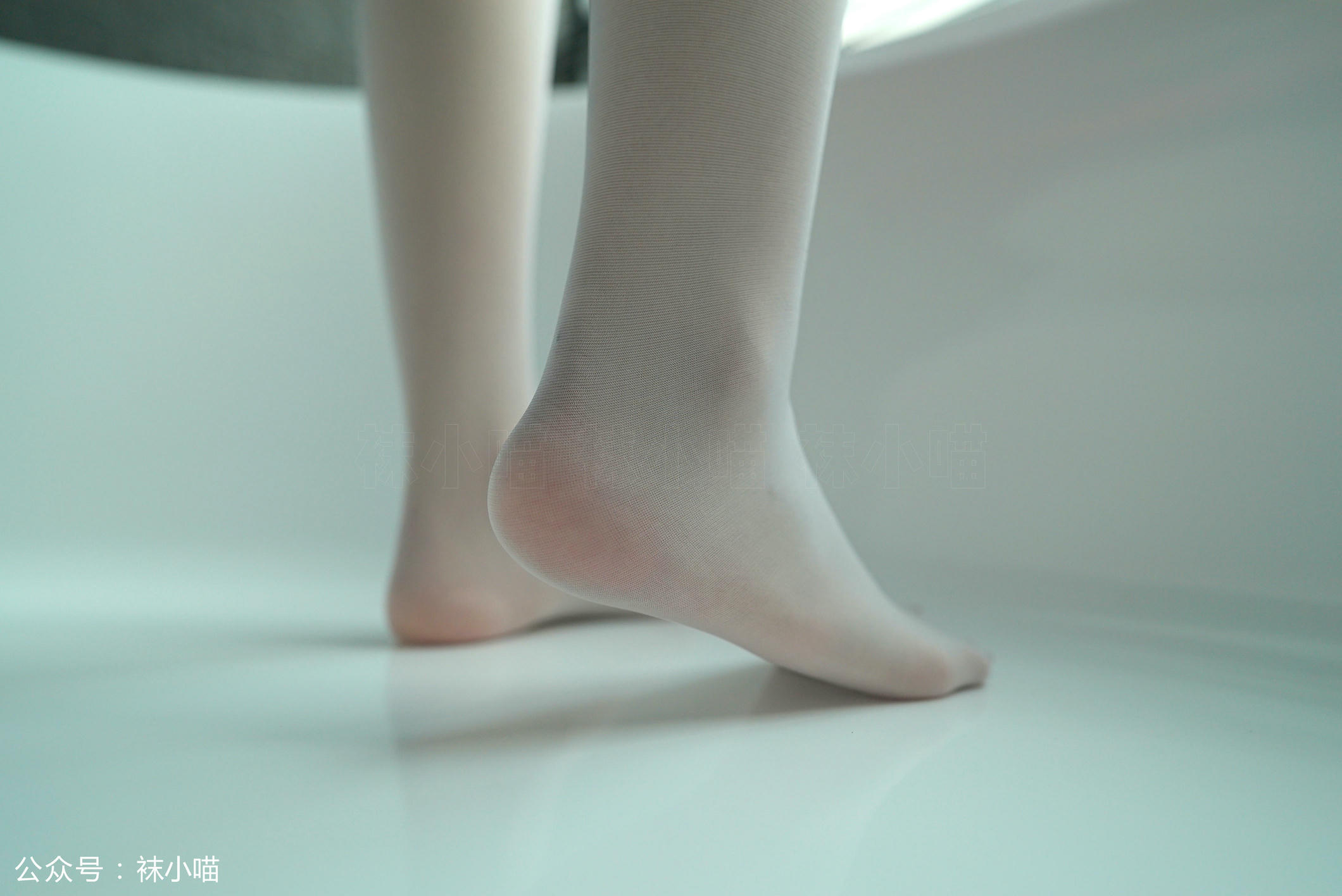 袜小喵 KT126 雪色吊带袜 [59P+43M]_第2集