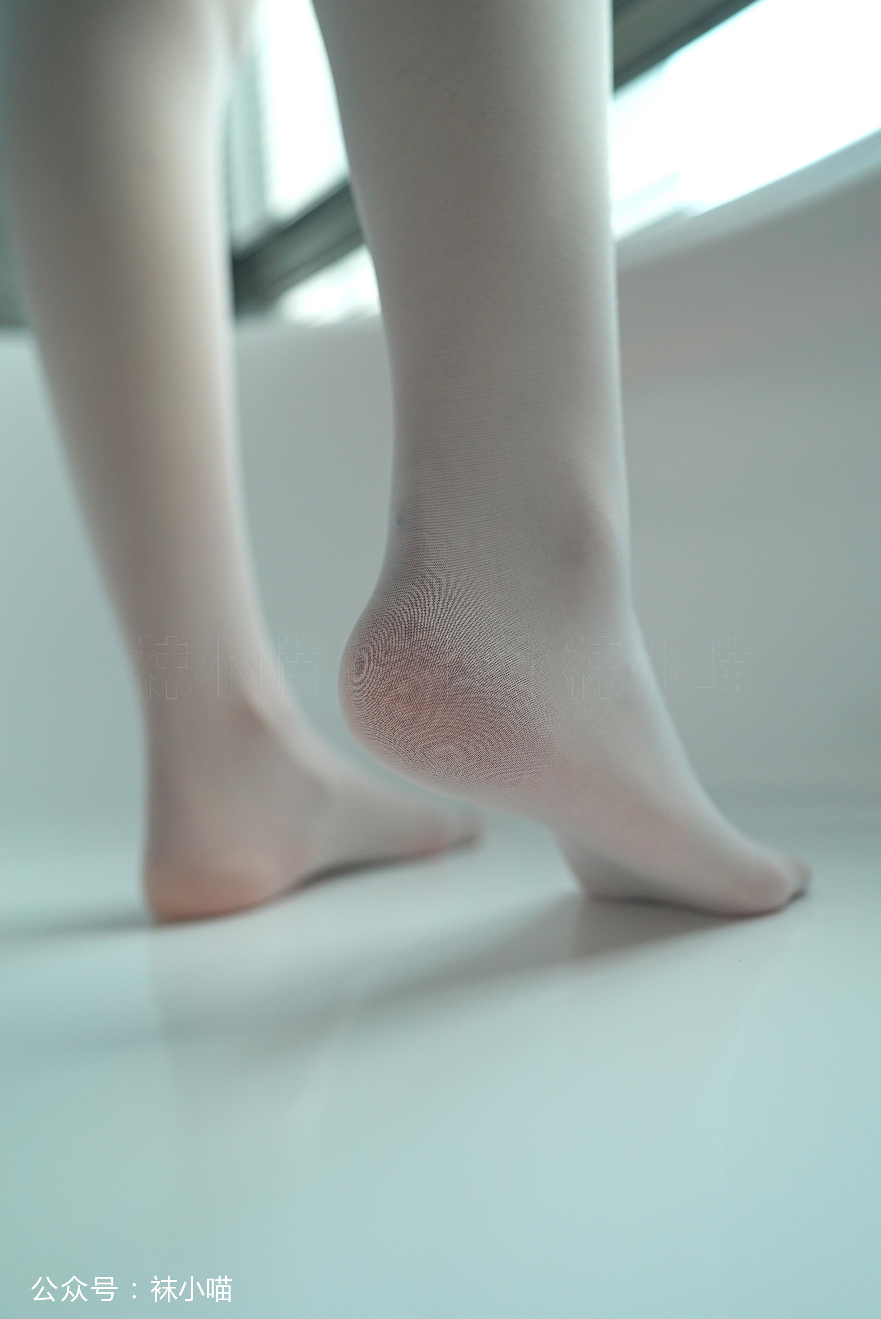 袜小喵 KT126 雪色吊带袜 [59P+43M]_第2集