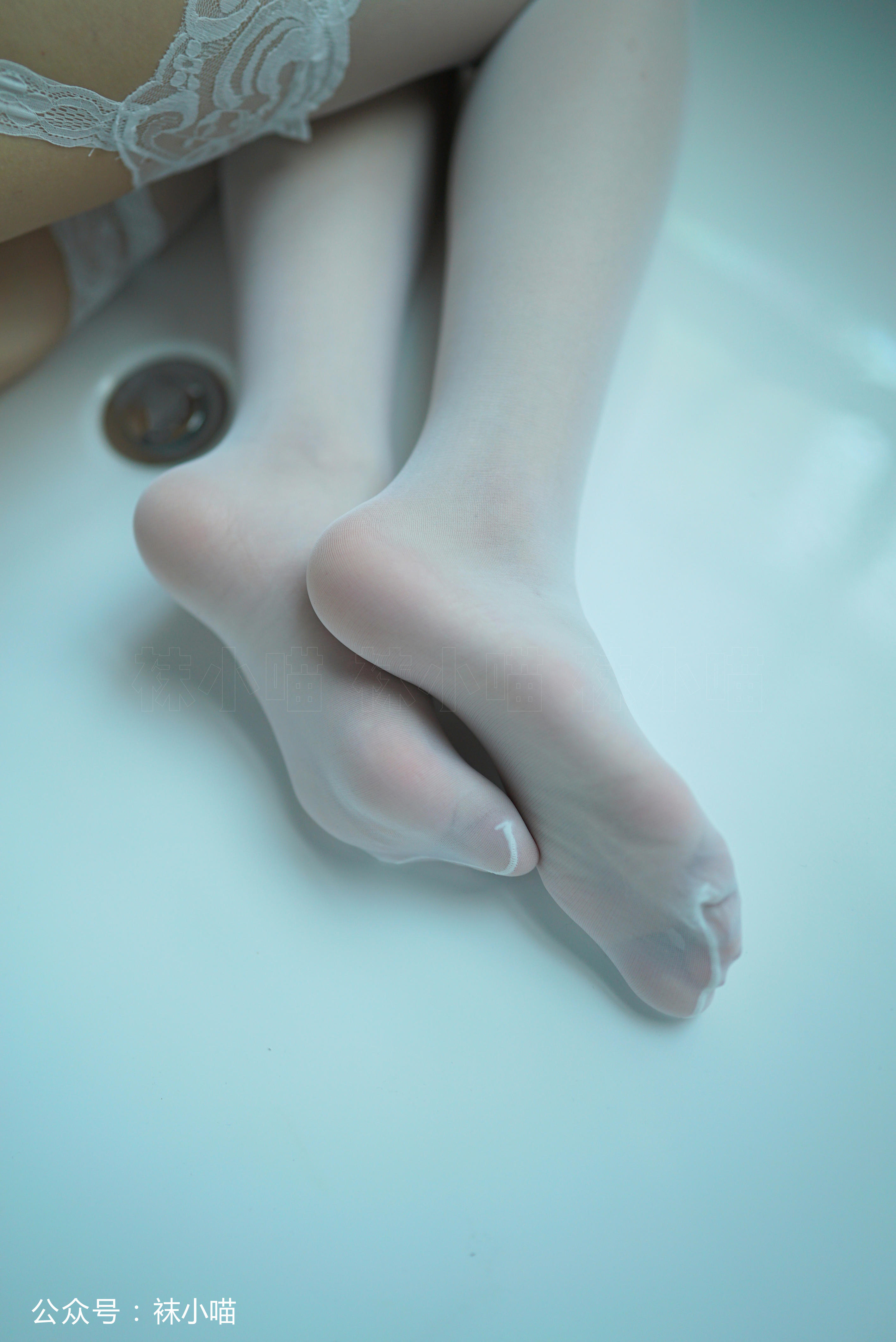 袜小喵 KT126 雪色吊带袜 [59P+43M]_第3集