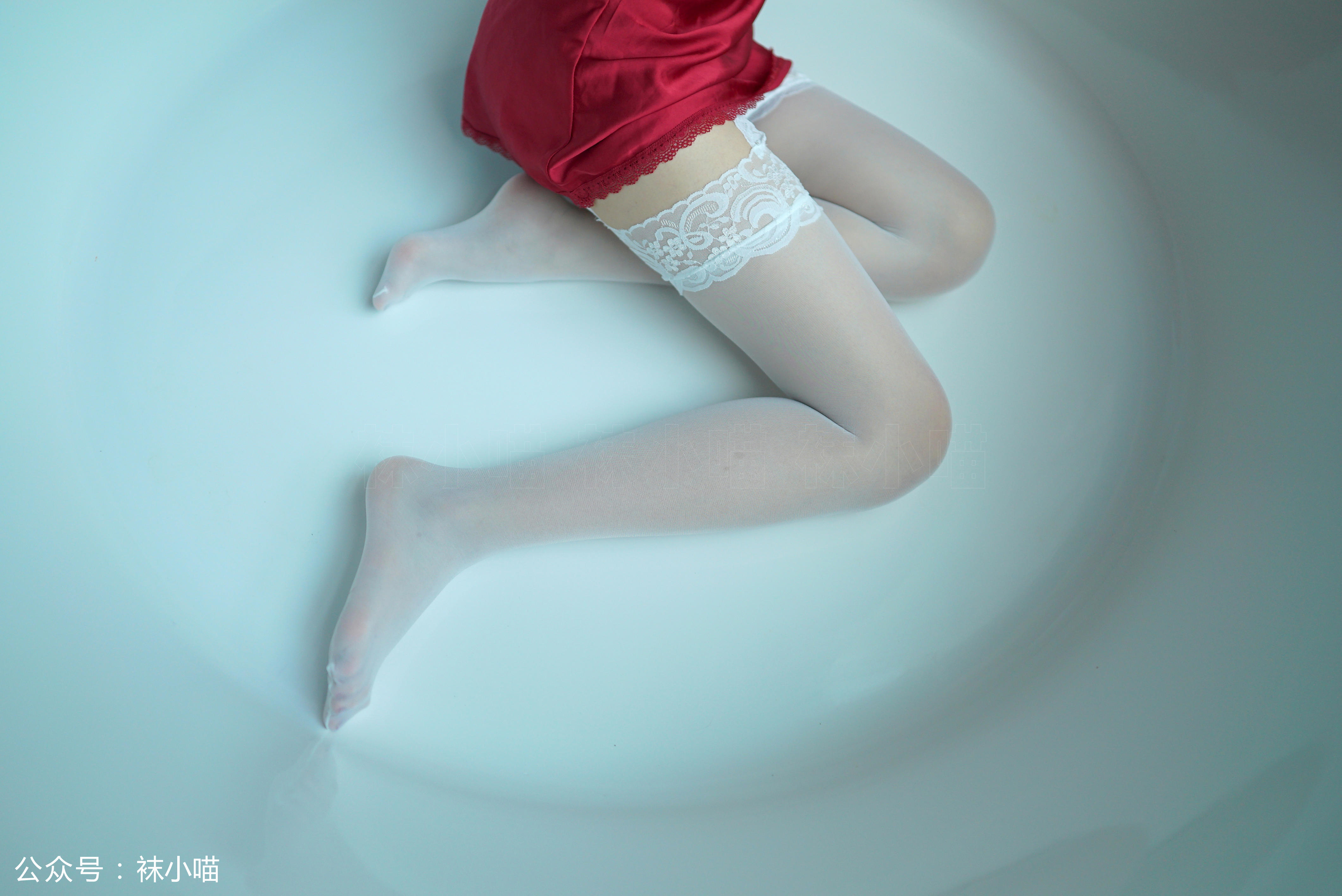 袜小喵 KT126 雪色吊带袜 [59P+43M]_第3集