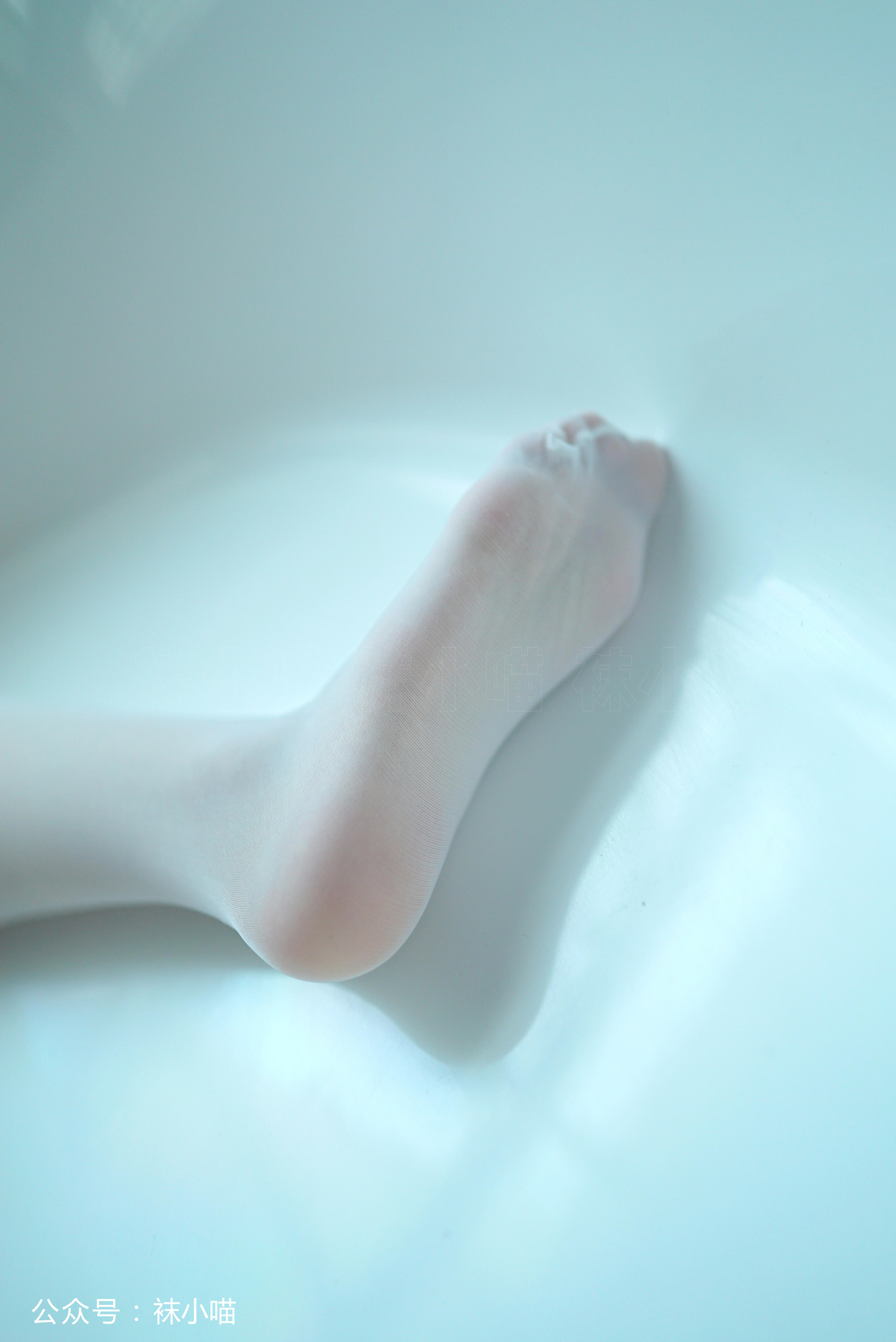 袜小喵 KT126 雪色吊带袜 [59P+43M]_第3集