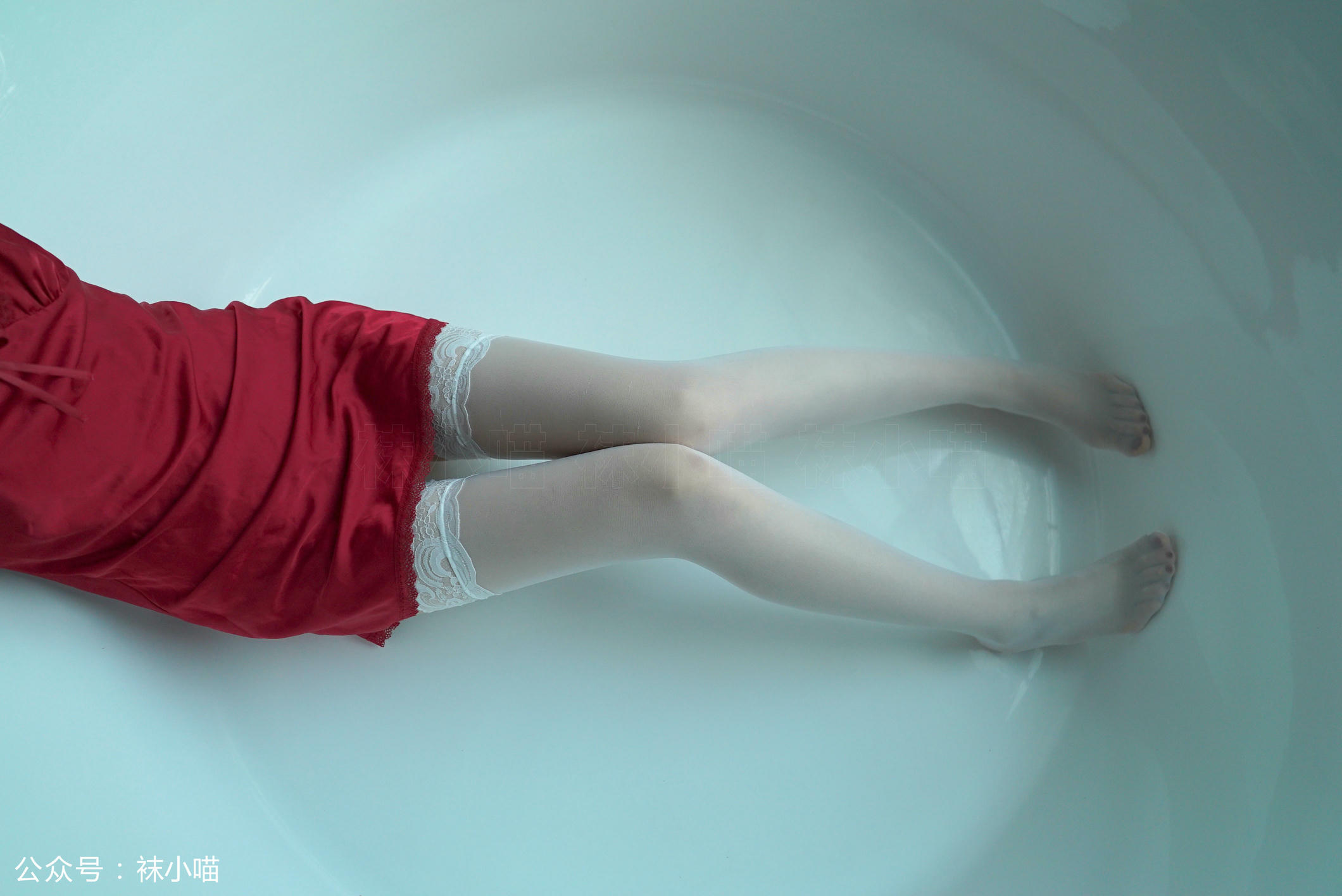 袜小喵 KT126 雪色吊带袜 [59P+43M]_第3集