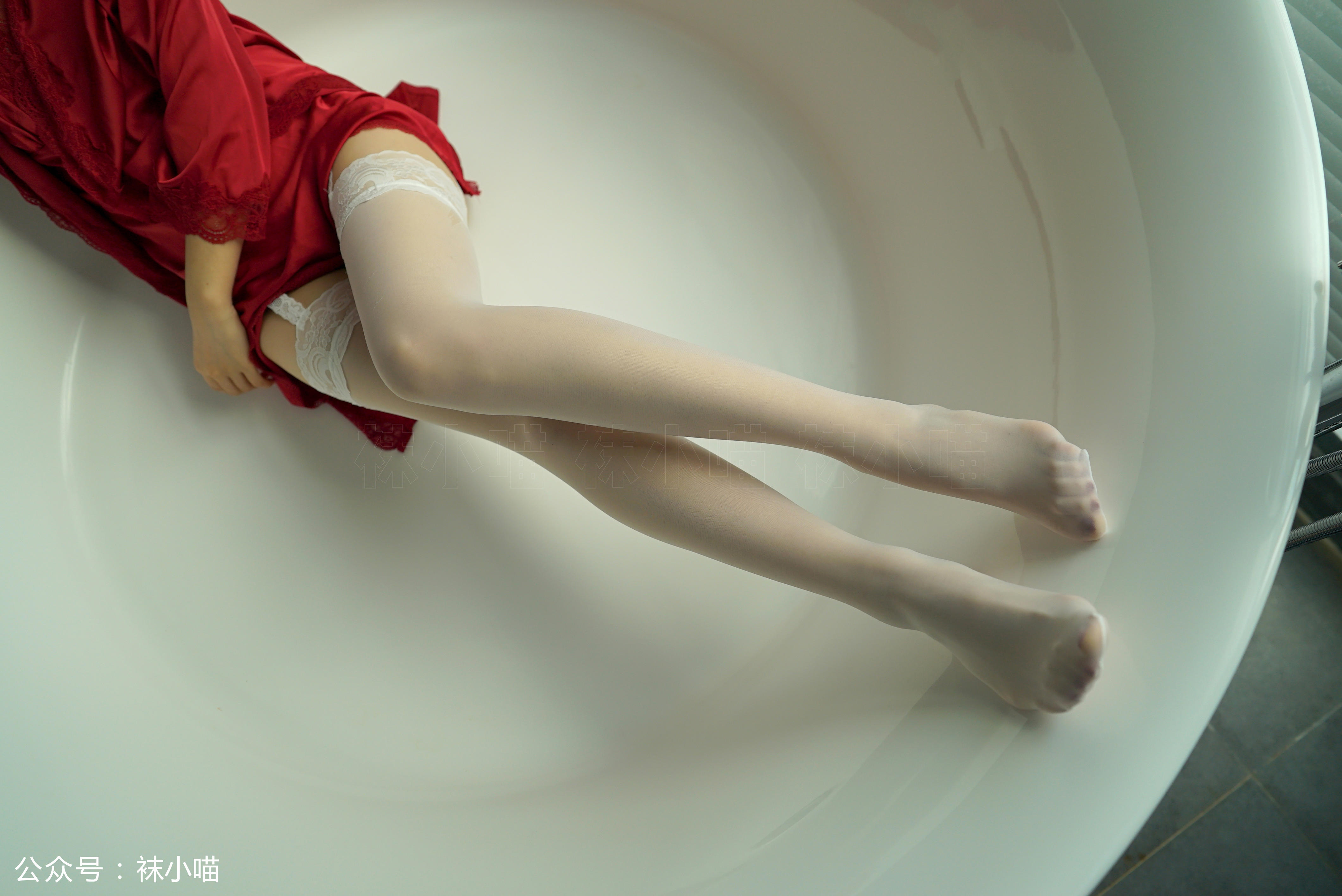 袜小喵 KT126 雪色吊带袜 [59P+43M]_第1集