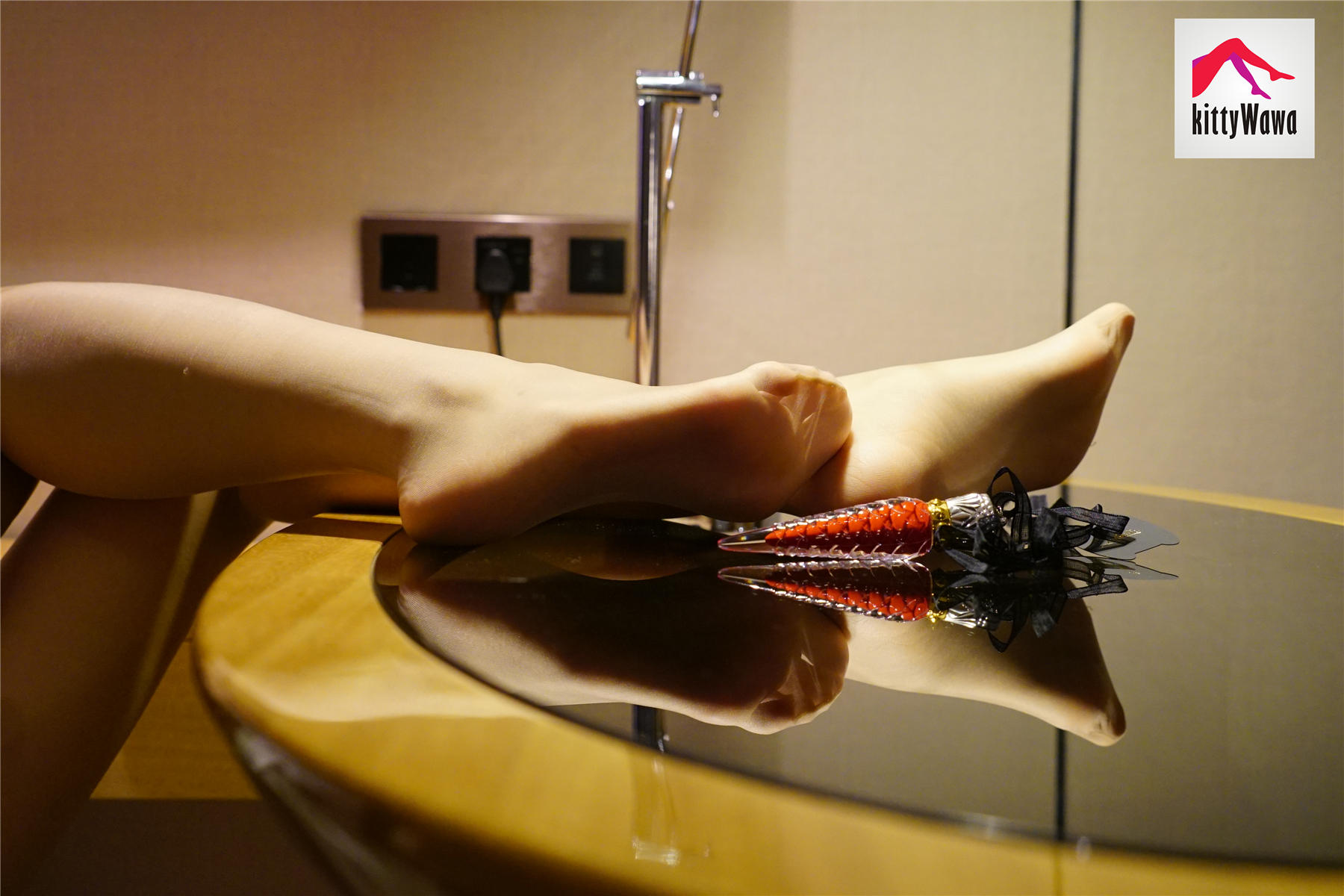 袜小喵 KT013 萝卜丁与浴袍 [99P+21M]_第2集